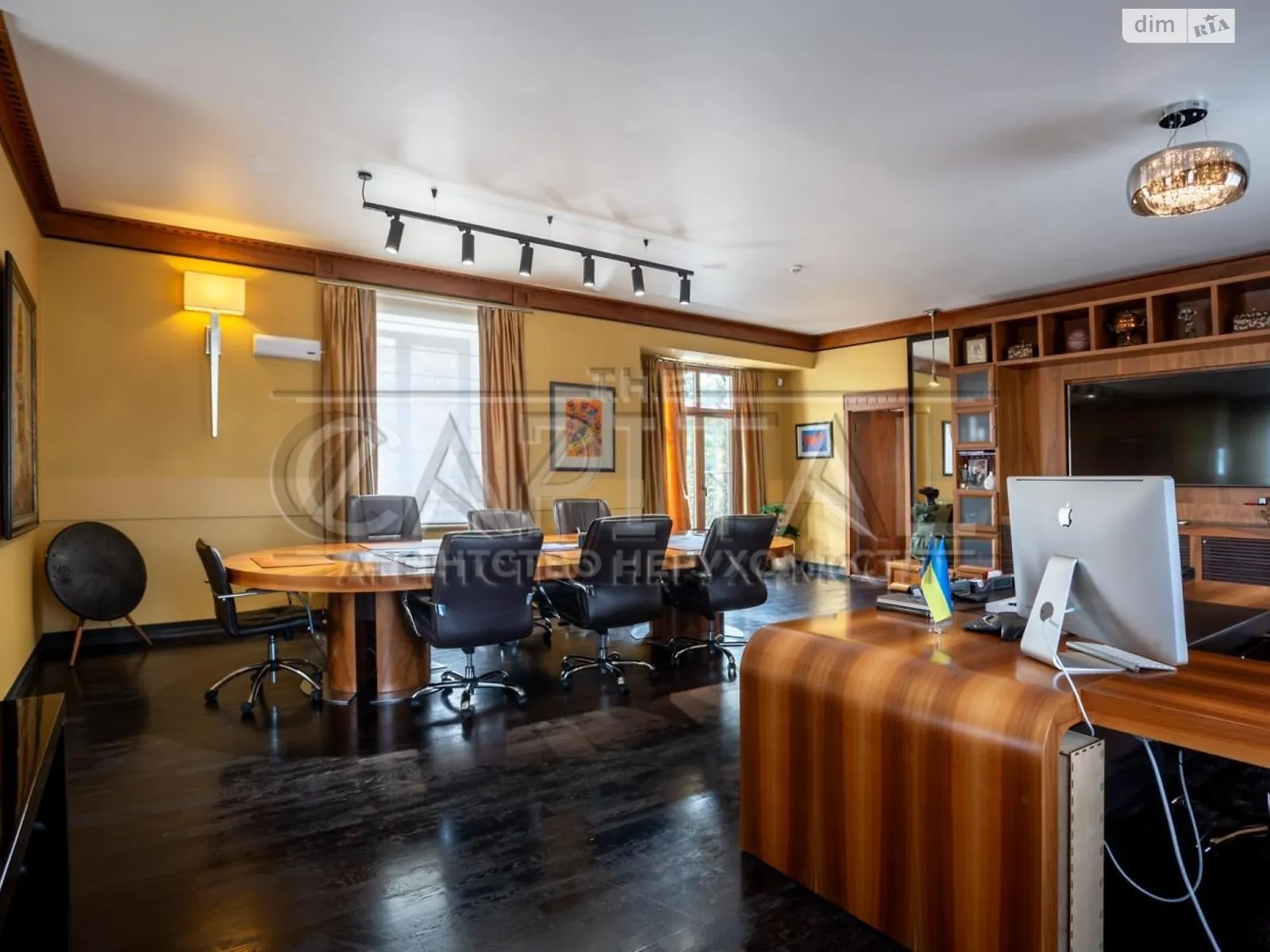 Продается офис 400 кв. м в бизнес-центре, цена: 1000000 $ - фото 1