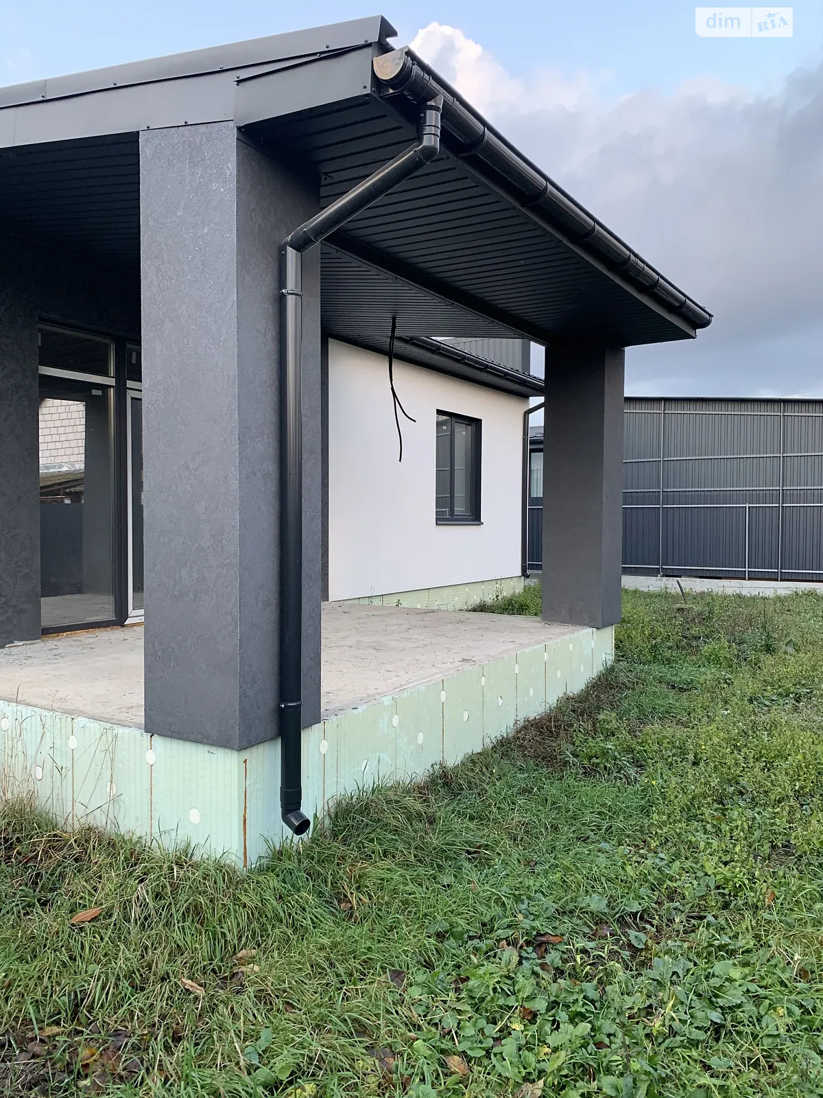 Продається одноповерховий будинок 115 кв. м с басейном, цена: 129999 $ - фото 1