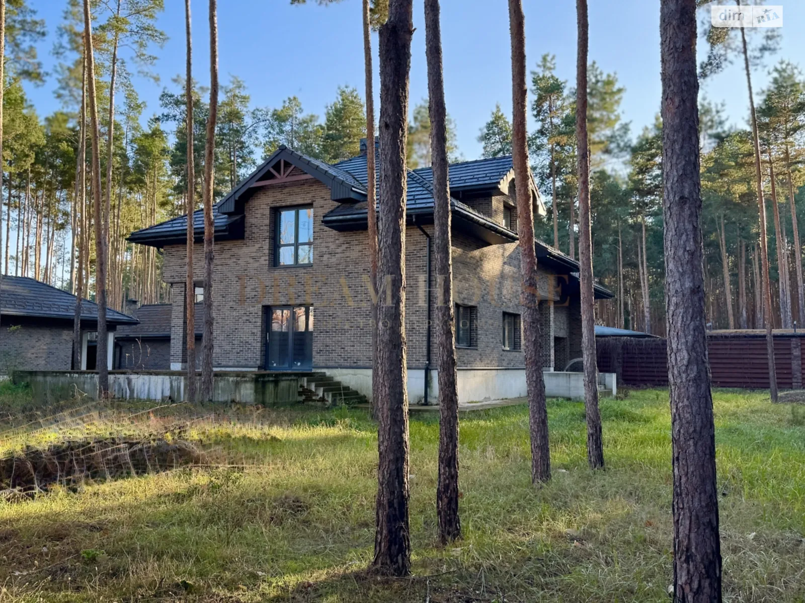 Продается дом на 2 этажа 450 кв. м с бассейном, цена: 450000 $ - фото 1