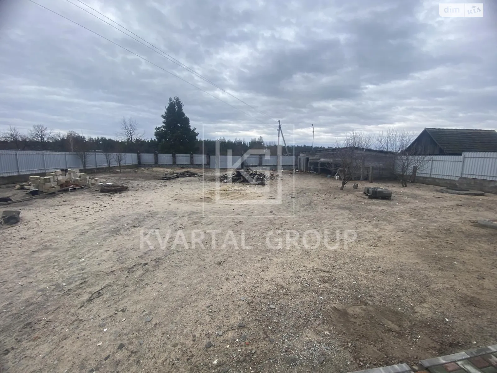 Продается дом на 2 этажа 222 кв. м с садом, цена: 72500 $ - фото 1