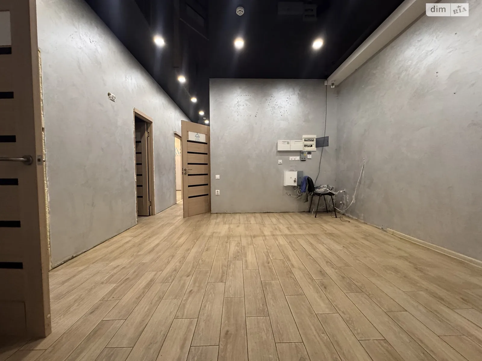 Сдается в аренду помещения свободного назначения 70.2 кв. м в 9-этажном здании, цена: 20000 грн - фото 1