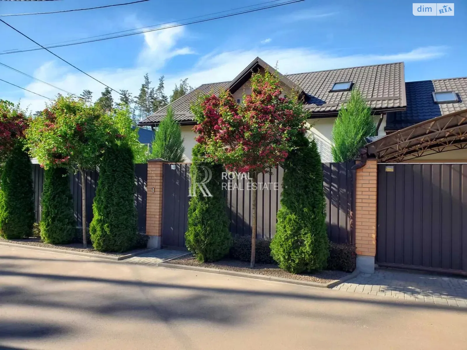 Продается дом на 2 этажа 200 кв. м с бассейном, цена: 295000 $ - фото 1