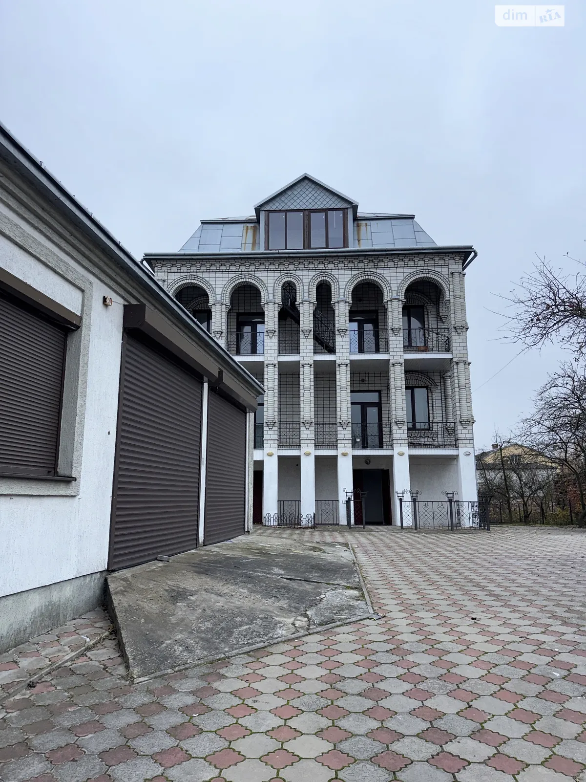 Здається в оренду будинок 4 поверховий 400 кв. м з подвалом, цена: 2500 $ - фото 1