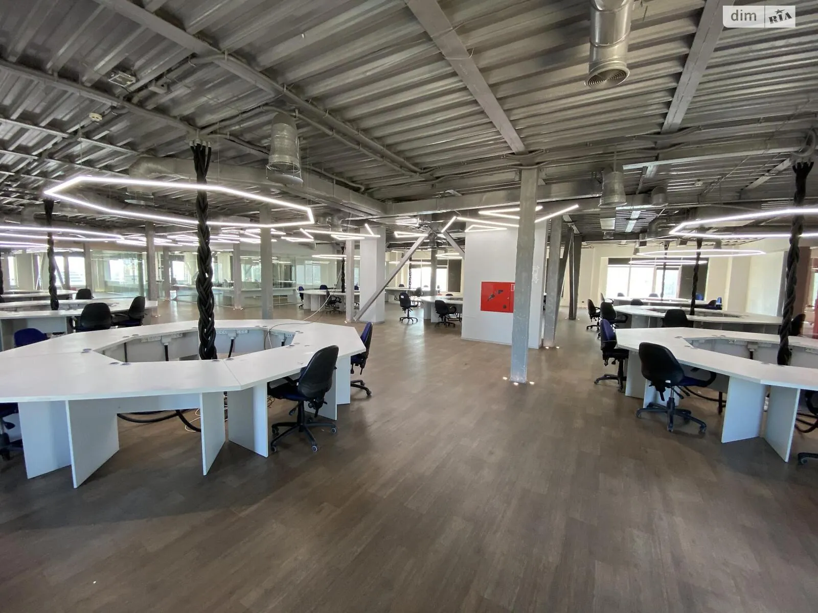 Сдается в аренду офис 780 кв. м в бизнес-центре, цена: 7400 $ - фото 1