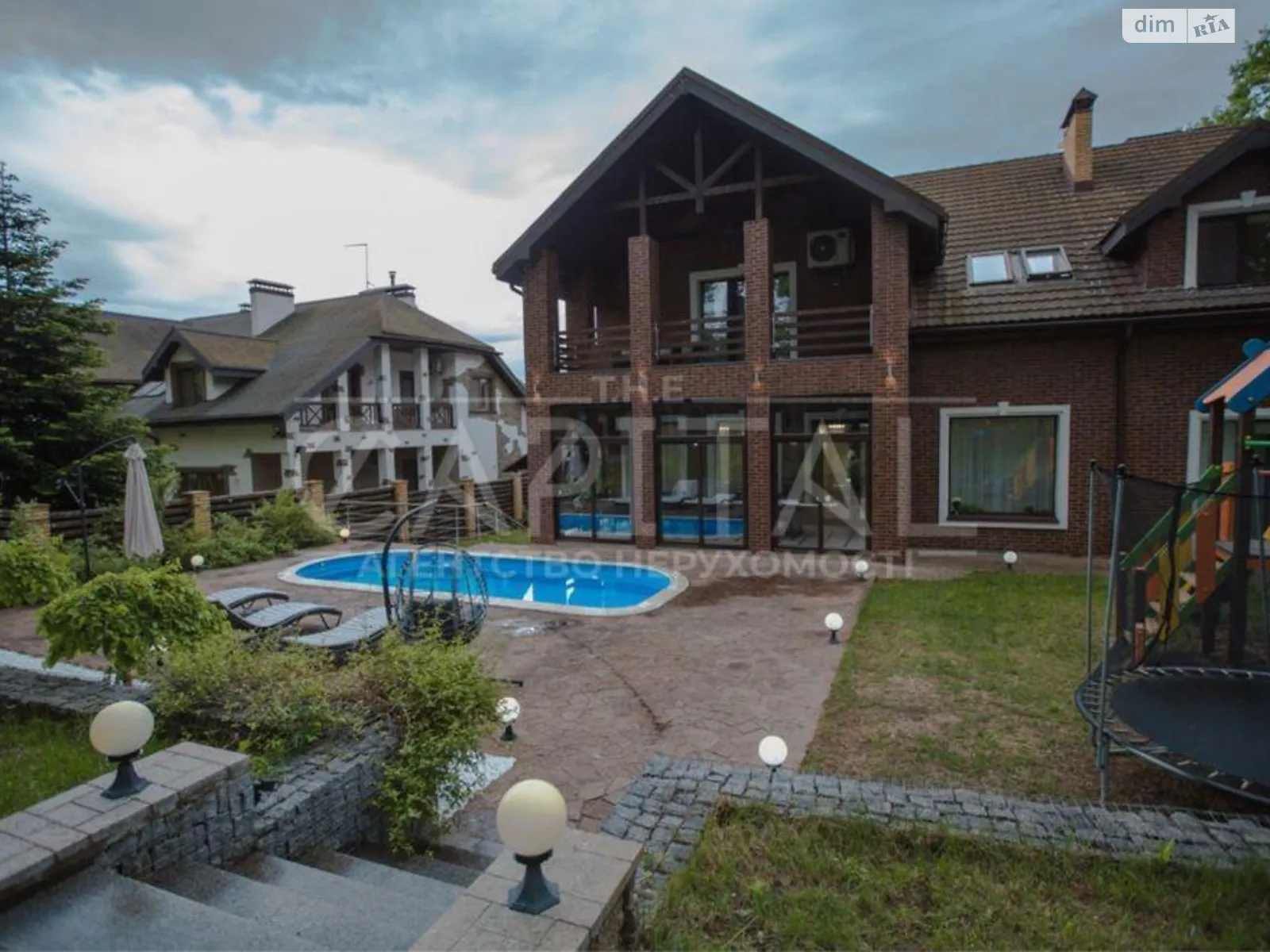 Сдается в аренду дом на 2 этажа 350 кв. м с садом, цена: 5950 $ - фото 1