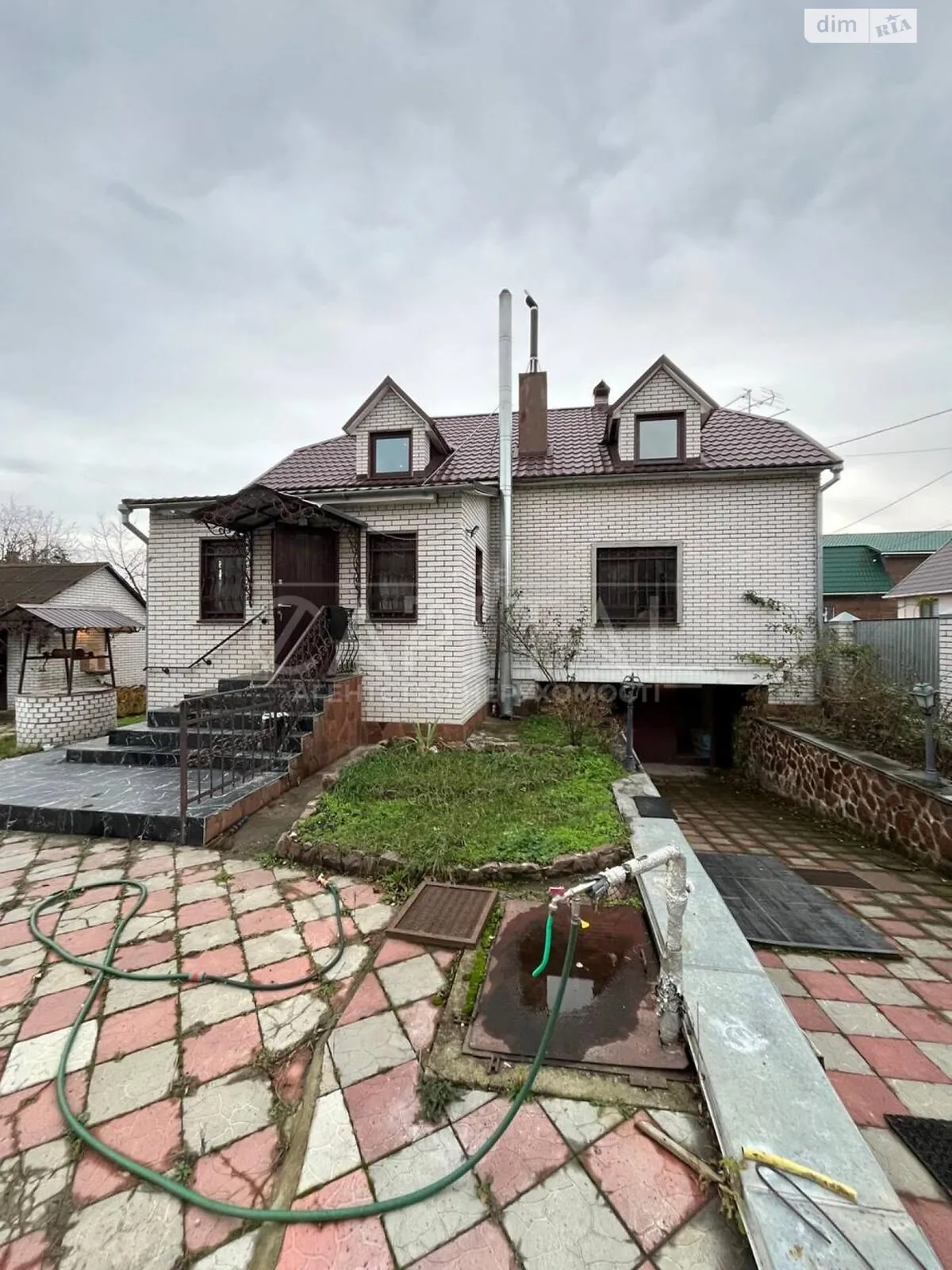 Сдается в аренду дом на 2 этажа 230 кв. м с подвалом, цена: 1500 $ - фото 1