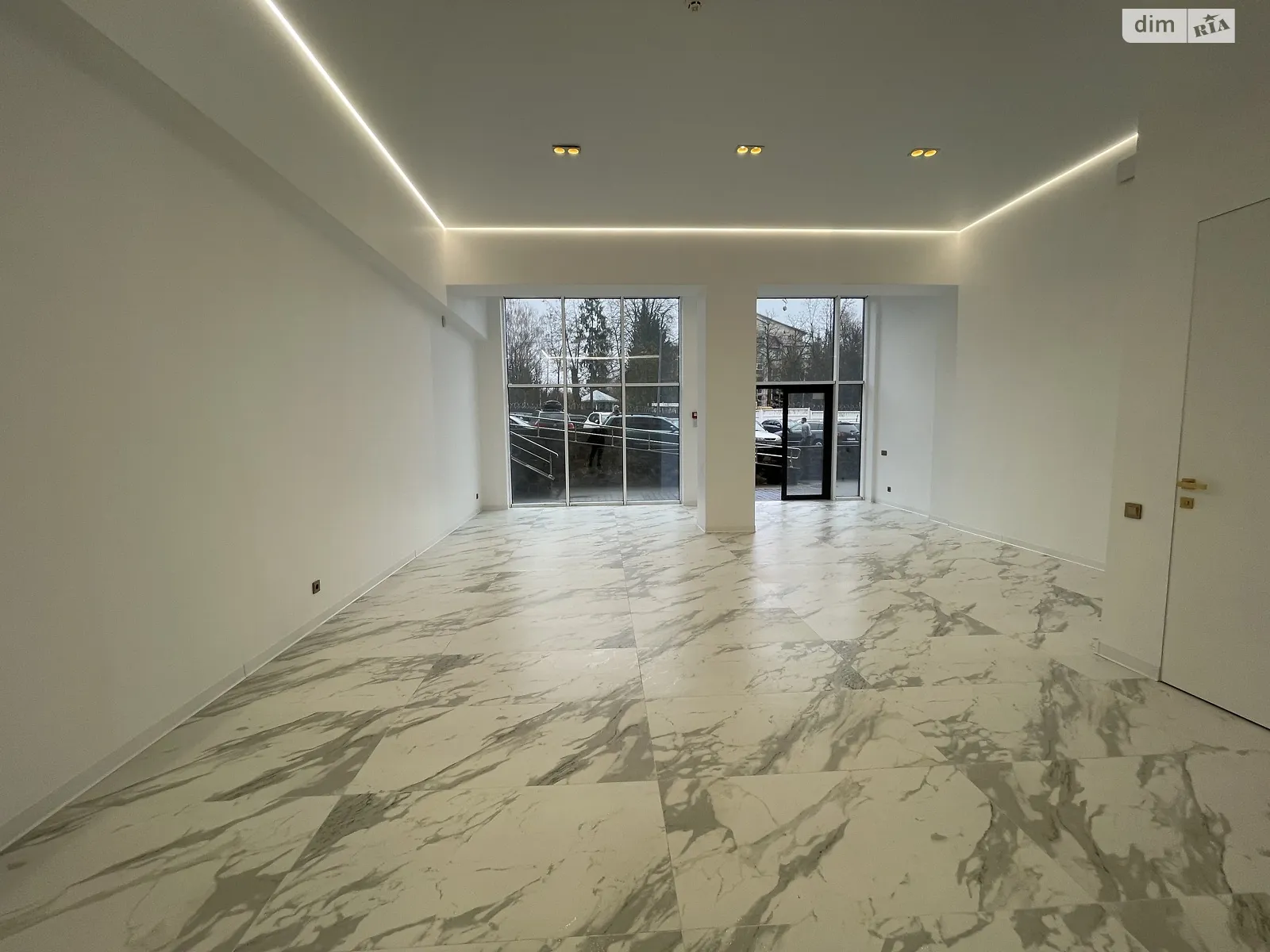 Здається в оренду приміщення вільного призначення 113 кв. м в 10-поверховій будівлі, цена: 2500 $ - фото 1