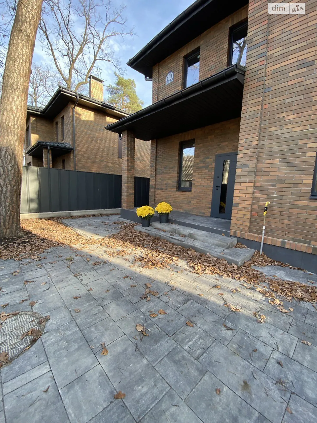 Продается дом на 2 этажа 140 кв. м с подвалом, цена: 190000 $ - фото 1