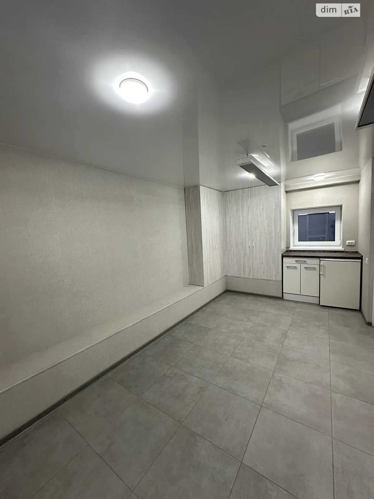 Здається в оренду приміщення вільного призначення 44 кв. м в 9-поверховій будівлі, цена: 16000 грн - фото 1
