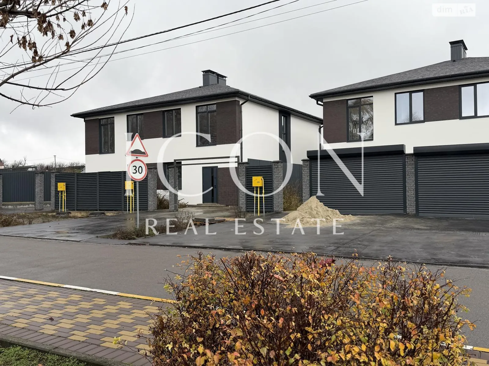 Продается дом на 2 этажа 125 кв. м с гаражом, цена: 90000 $ - фото 1