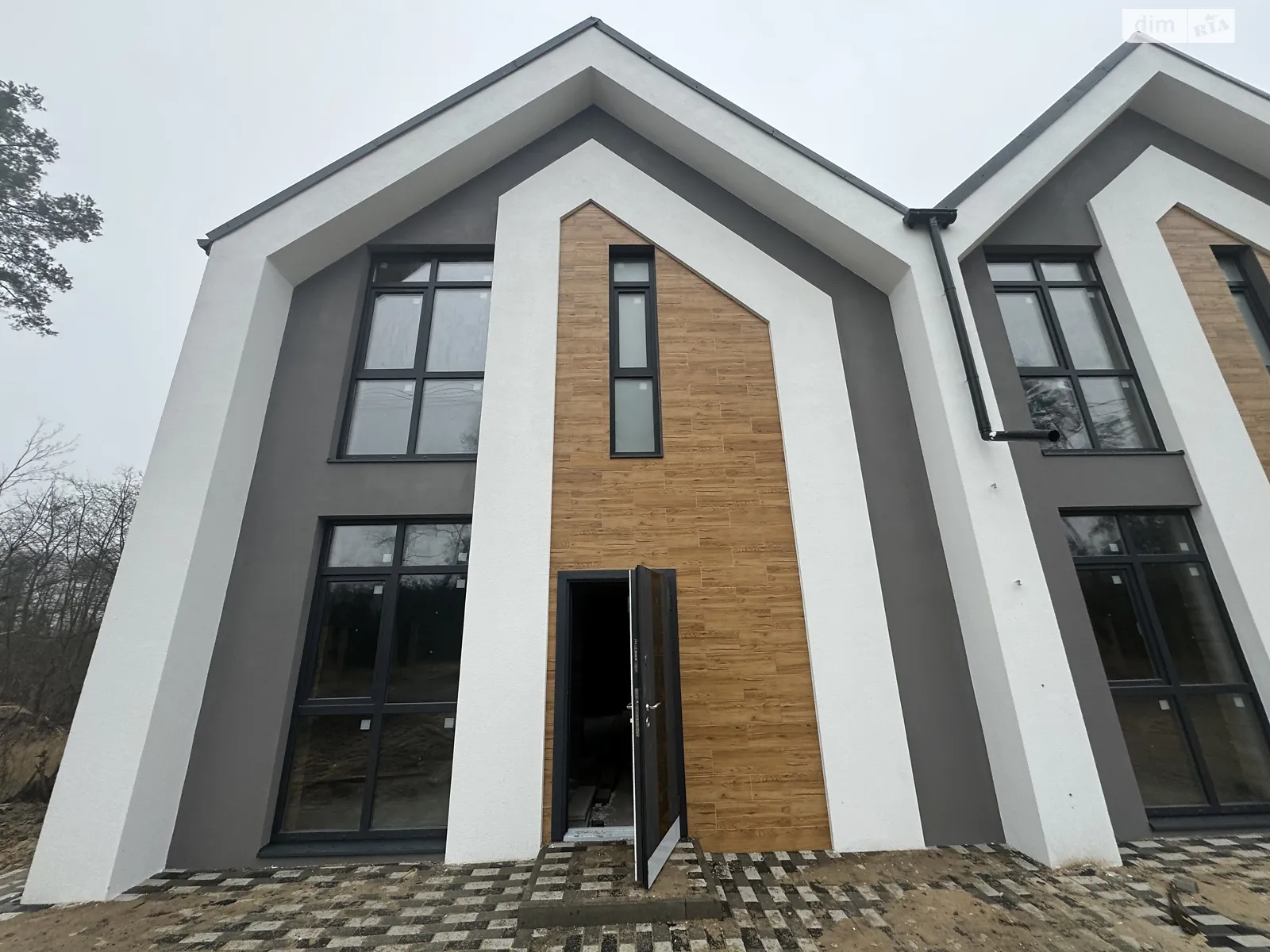 Продается дом на 2 этажа 100 кв. м с бассейном, цена: 72000 $ - фото 1