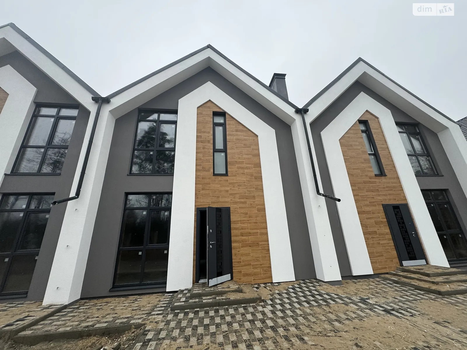 Продается дом на 2 этажа 100 кв. м с подвалом, цена: 67000 $ - фото 1