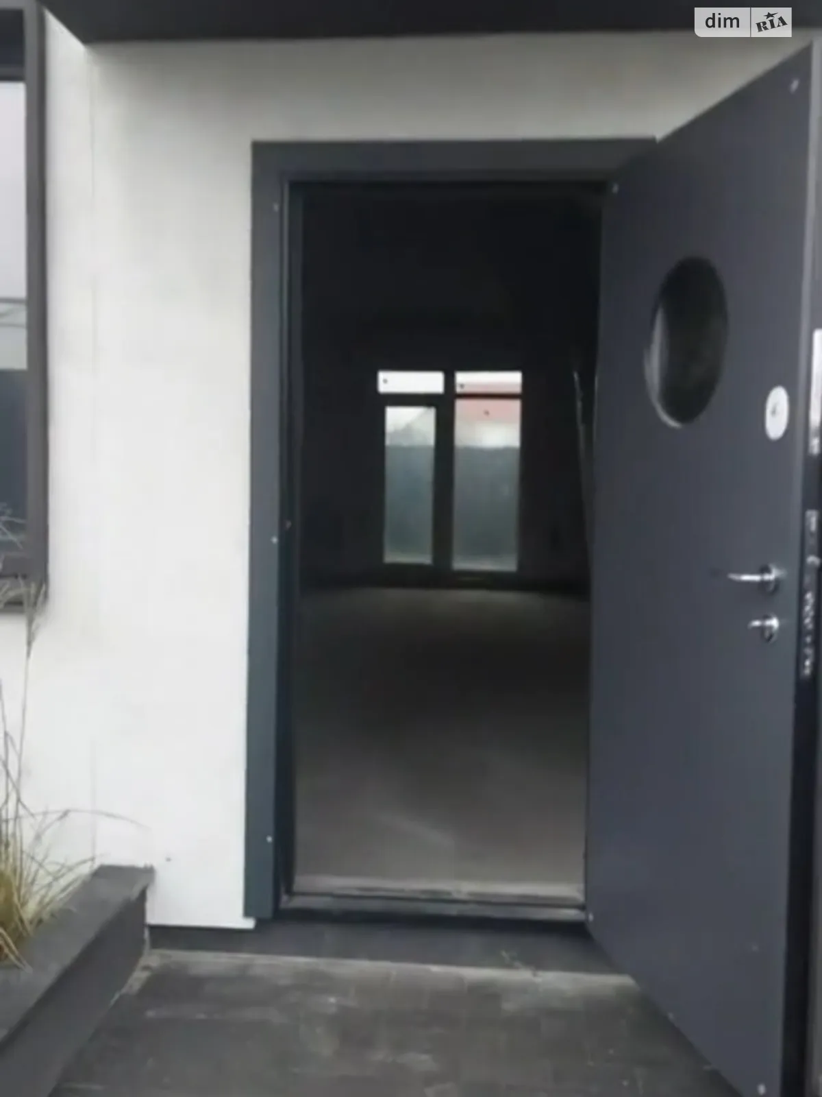 Продается дом на 3 этажа 100 кв. м с гаражом, цена: 65000 $ - фото 1