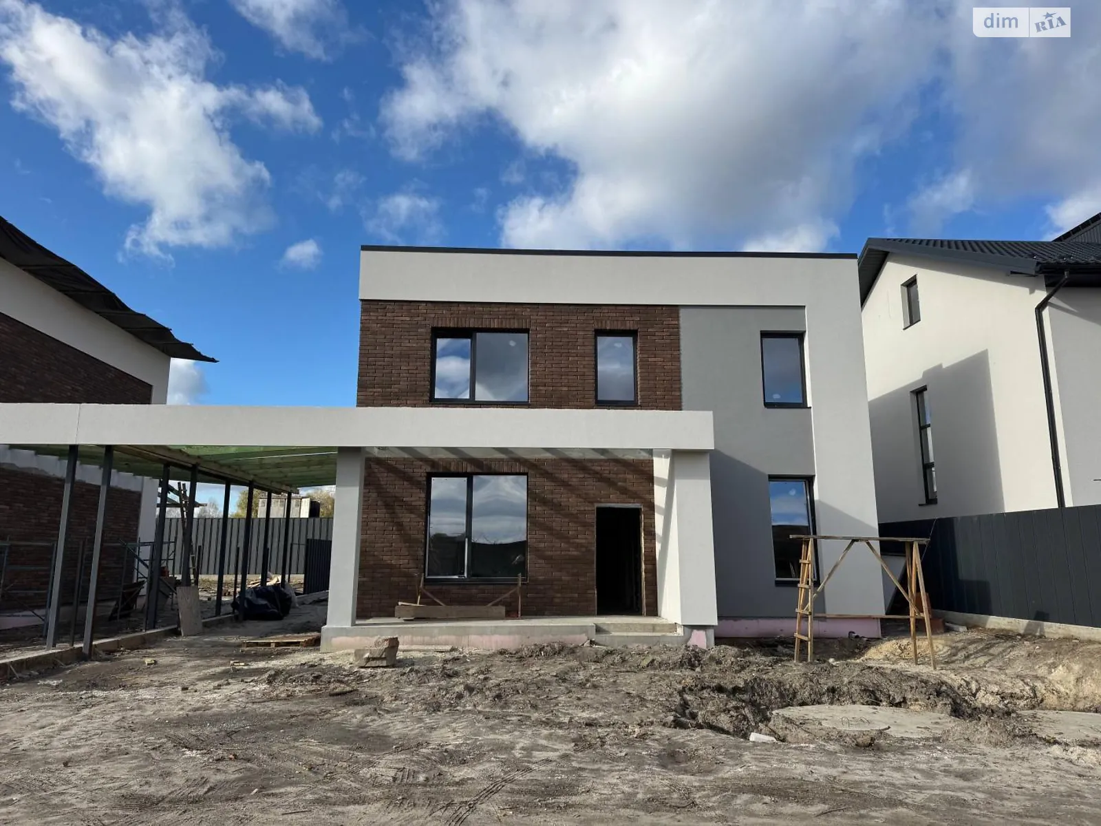 Продается дом на 2 этажа 150 кв. м с камином, цена: 180000 $ - фото 1