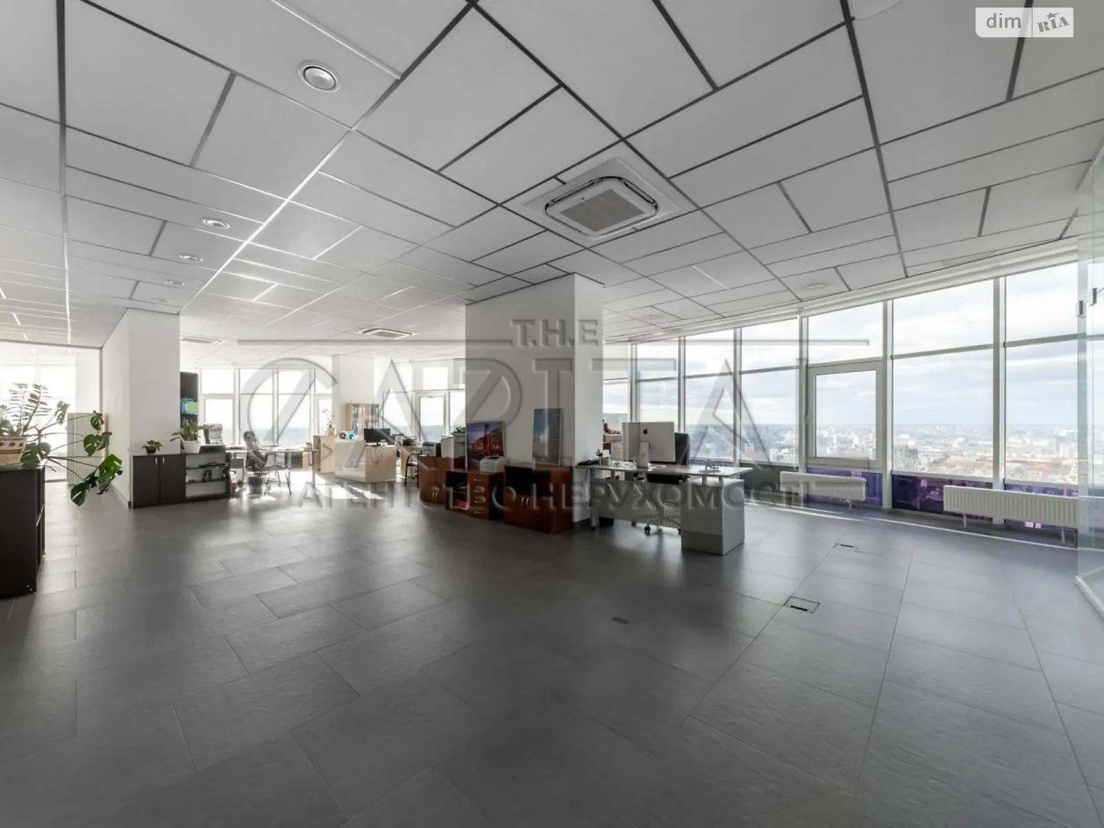 Сдается в аренду офис 250 кв. м в бизнес-центре, цена: 5500 $ - фото 1