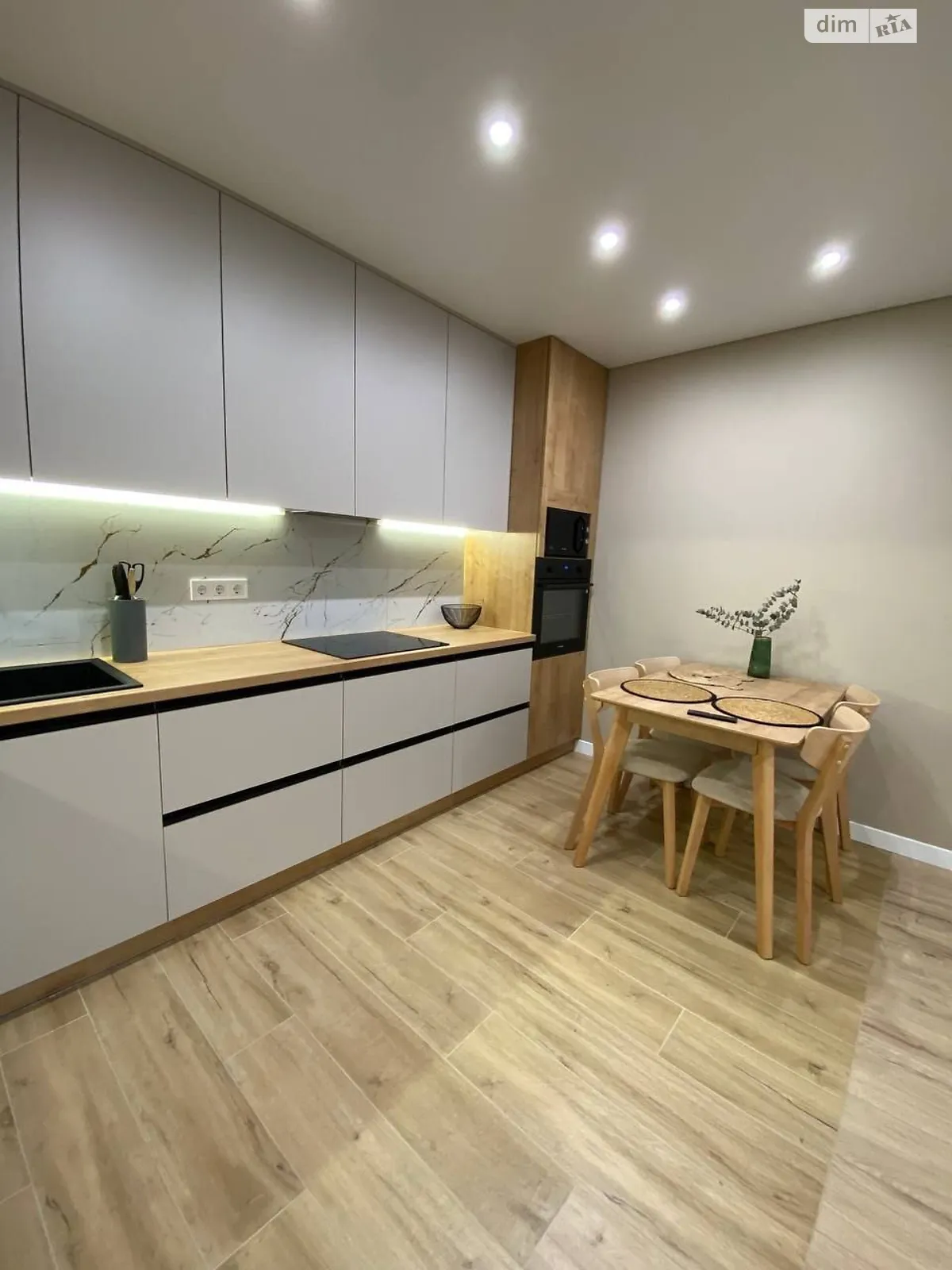 Сдается в аренду 1-комнатная квартира 58 кв. м в Львове, ул. Железнодорожная, 9А - фото 1