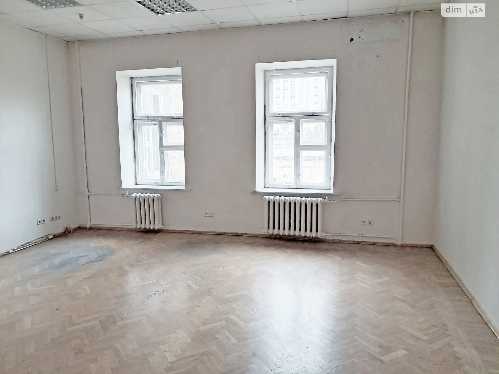 Сдается в аренду офис 37.7 кв. м в бизнес-центре, цена: 13210 грн - фото 1