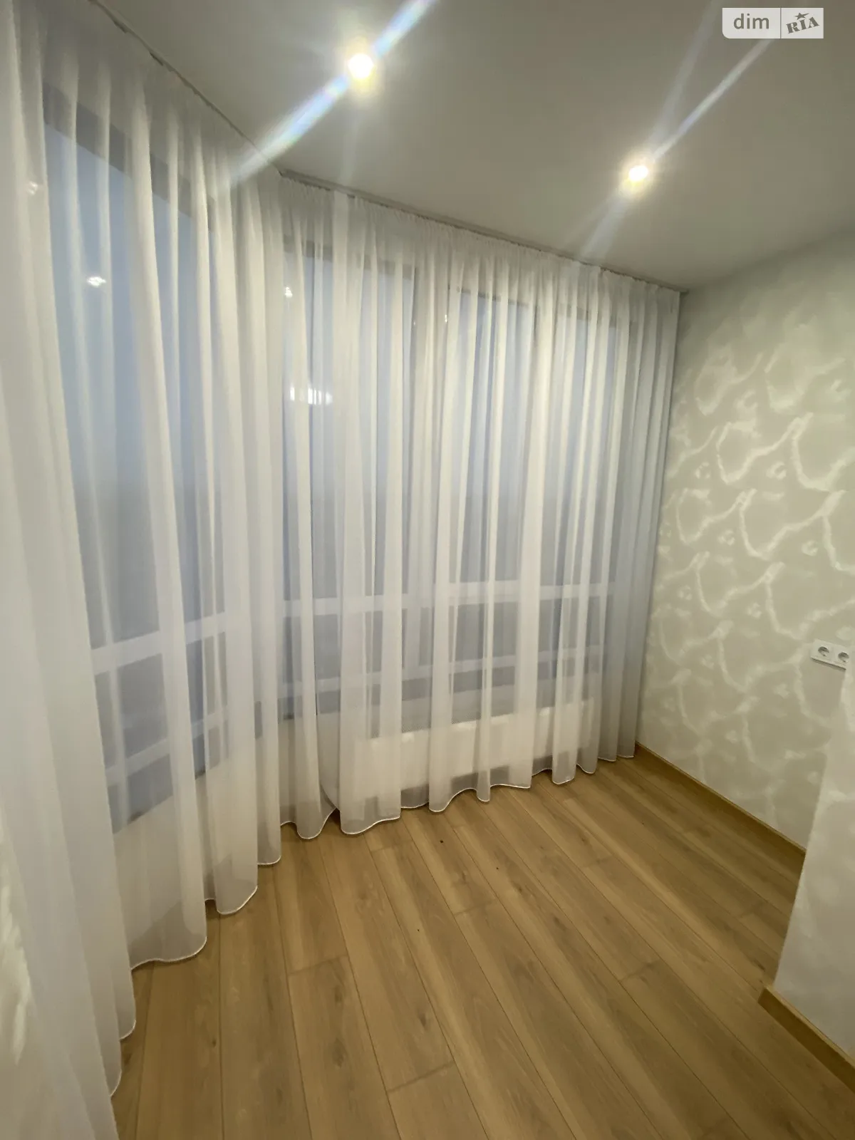 Продается 1-комнатная квартира 49 кв. м в Житомире, Ворота Искусств майд., 9А - фото 1