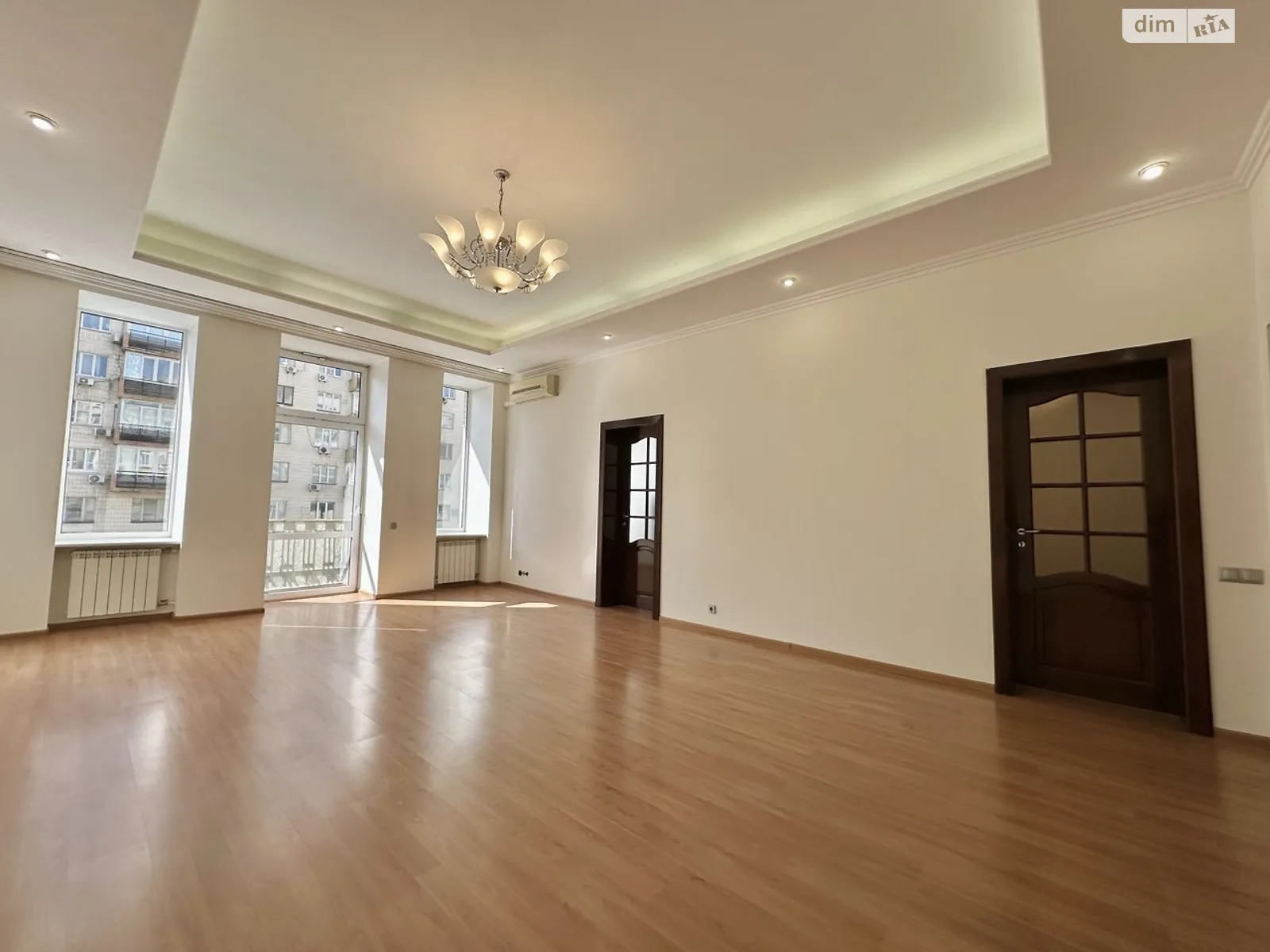 Сдается в аренду офис 100 кв. м в бизнес-центре, цена: 1099 $ - фото 1