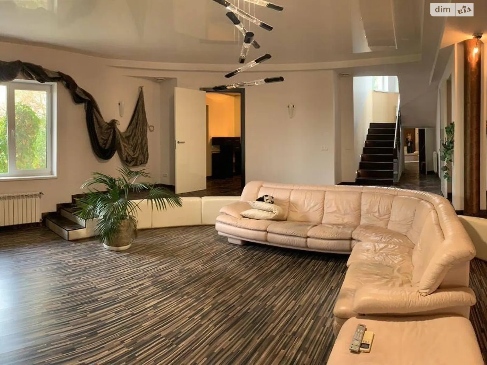 Сдается в аренду дом на 2 этажа 550 кв. м с бассейном, цена: 2500 $ - фото 1