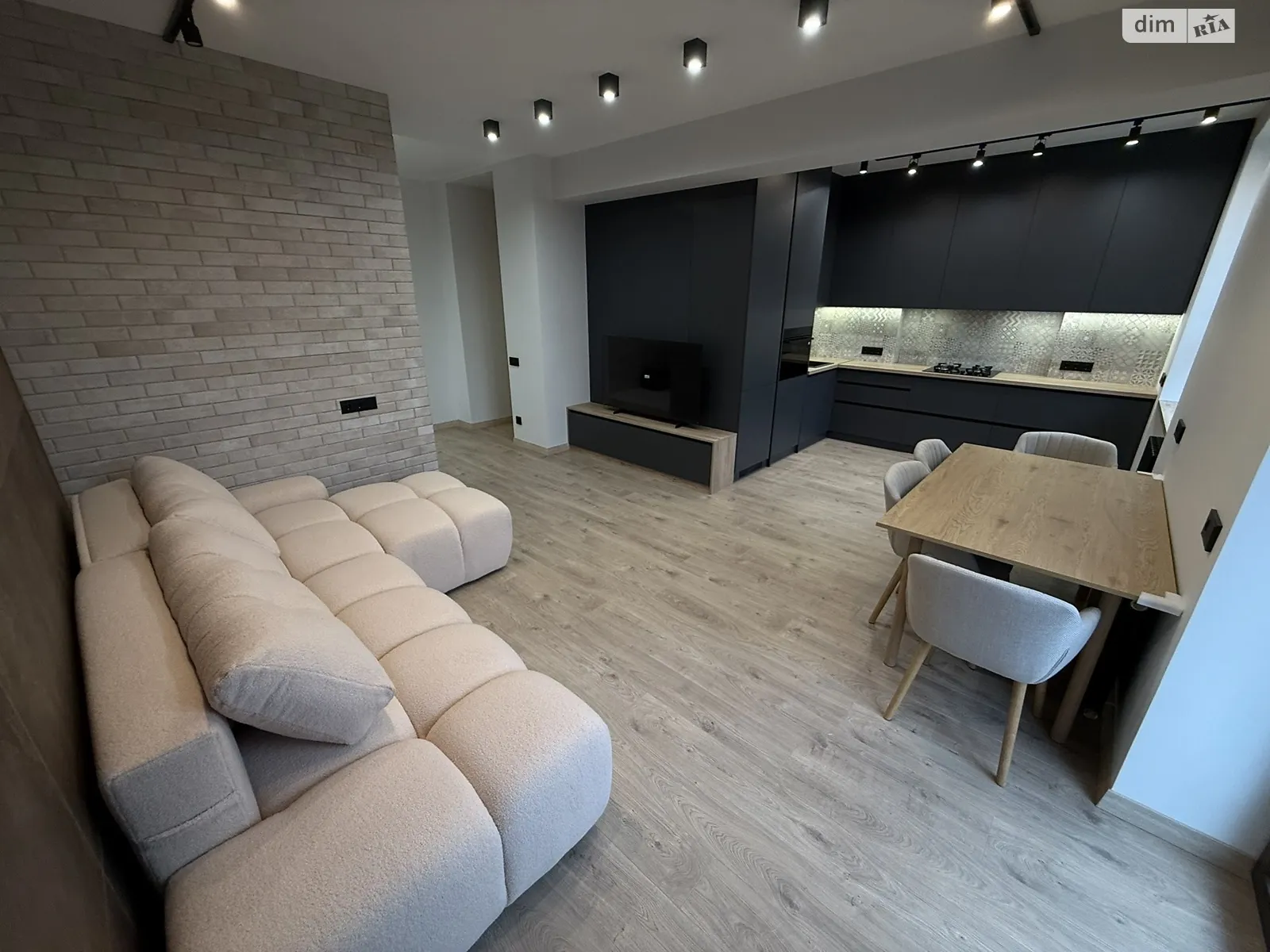 Продается 2-комнатная квартира 54.1 кв. м в Полтаве, ул. Соборности(Октябрьская) - фото 1