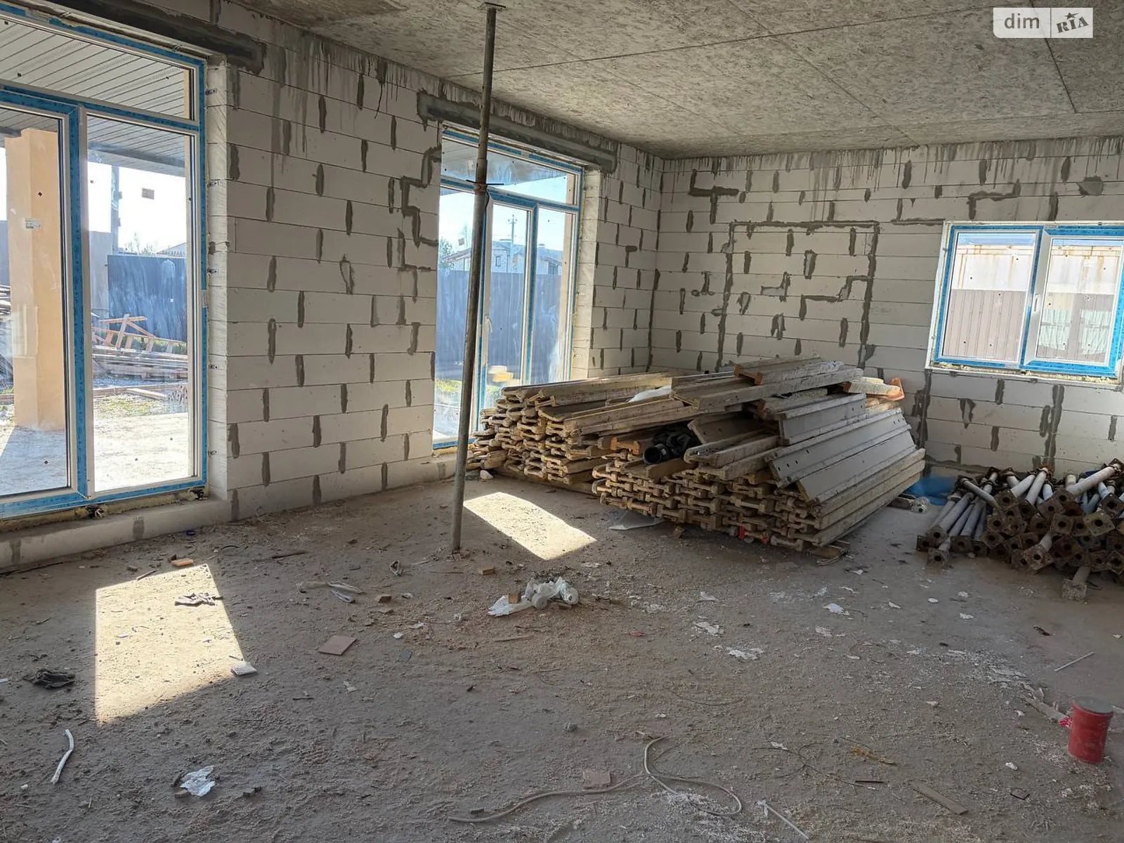 Продается дом на 2 этажа 150 кв. м с участком, цена: 90000 $ - фото 1