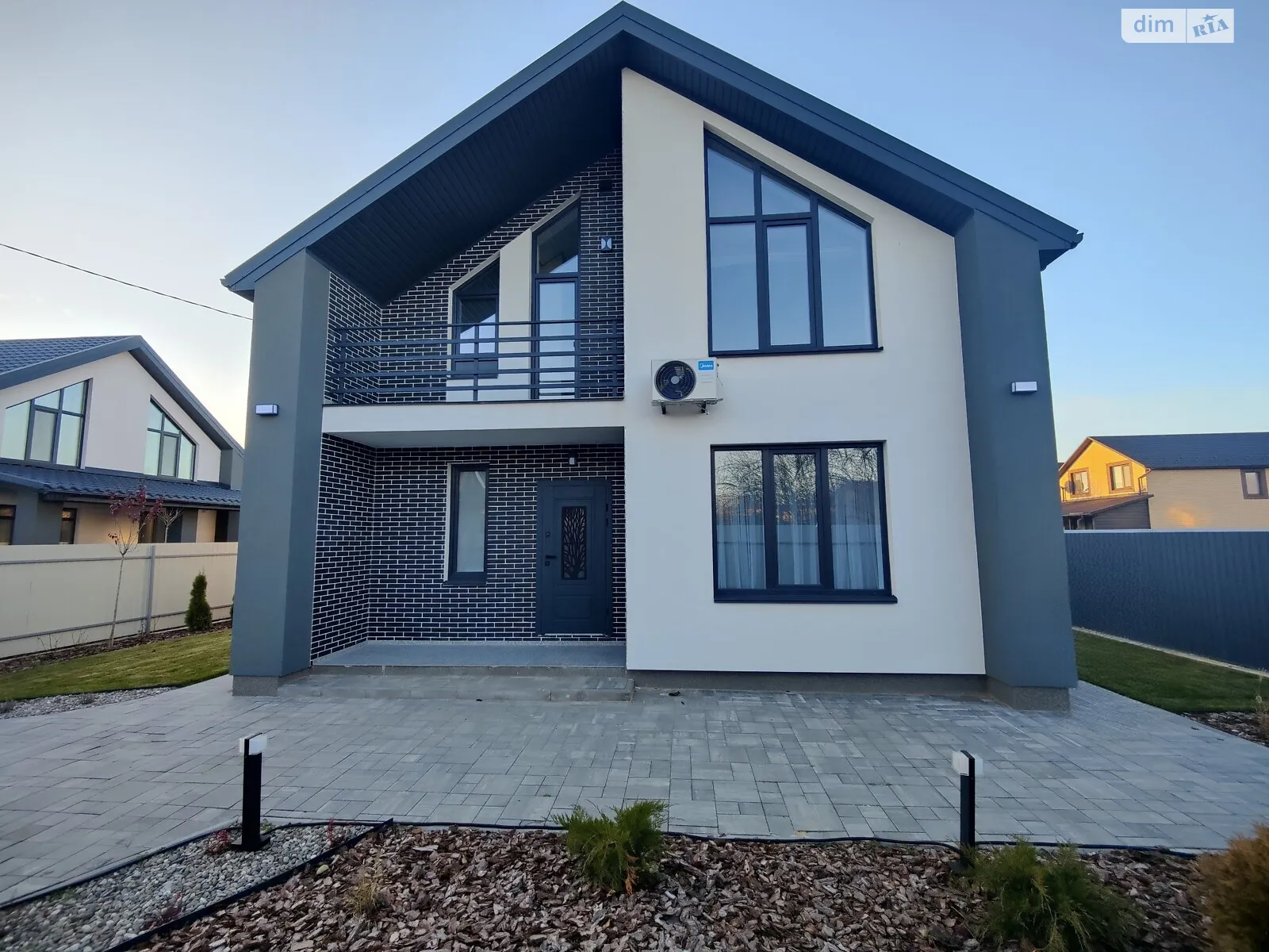 Продается дом на 2 этажа 140 кв. м с беседкой, цена: 237000 $ - фото 1