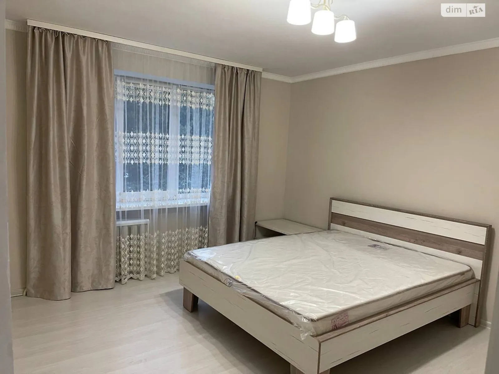 Продается 2-комнатная квартира 48 кв. м в Ровно, ул. Крушельницкой Соломии - фото 1