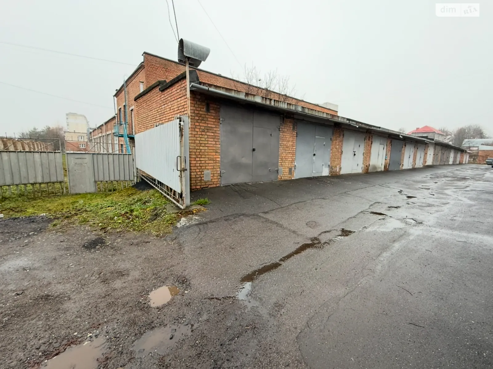 Продается место в гаражном кооперативе под легковое авто на 20.8 кв. м, цена: 14200 $ - фото 1