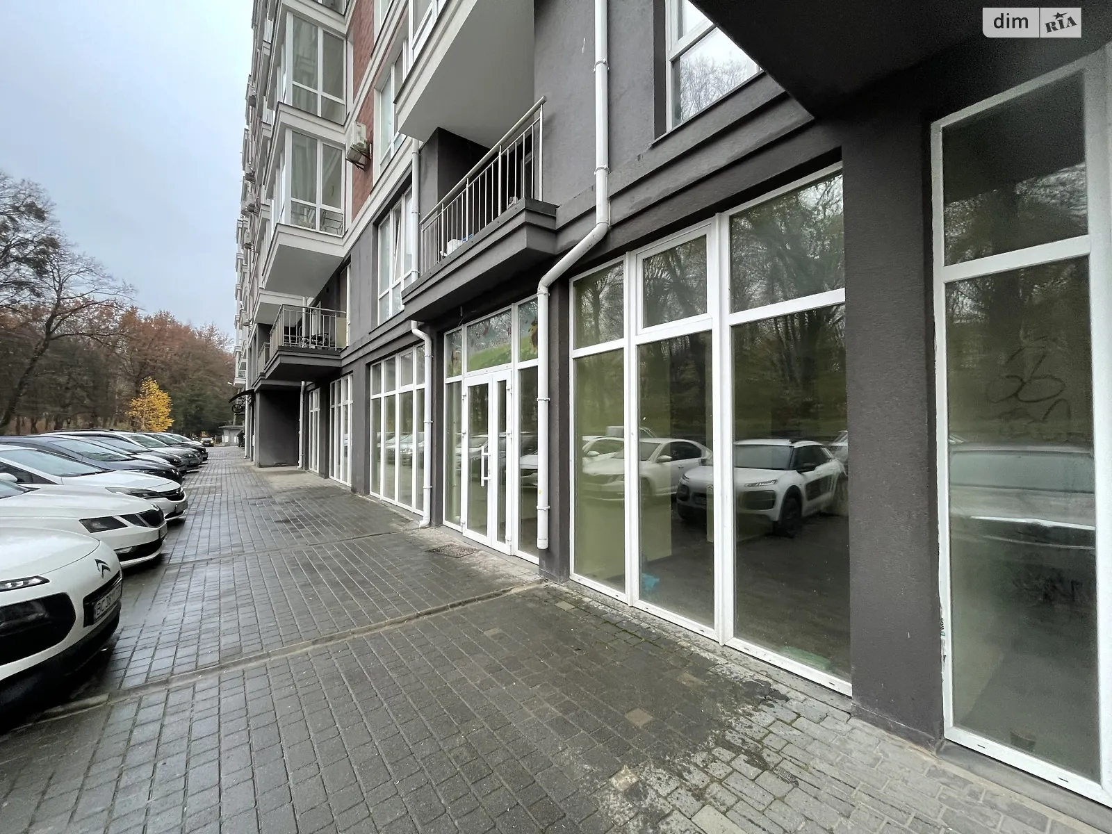 Сдается в аренду помещения свободного назначения 81.5 кв. м в 8-этажном здании, цена: 700 $ - фото 1