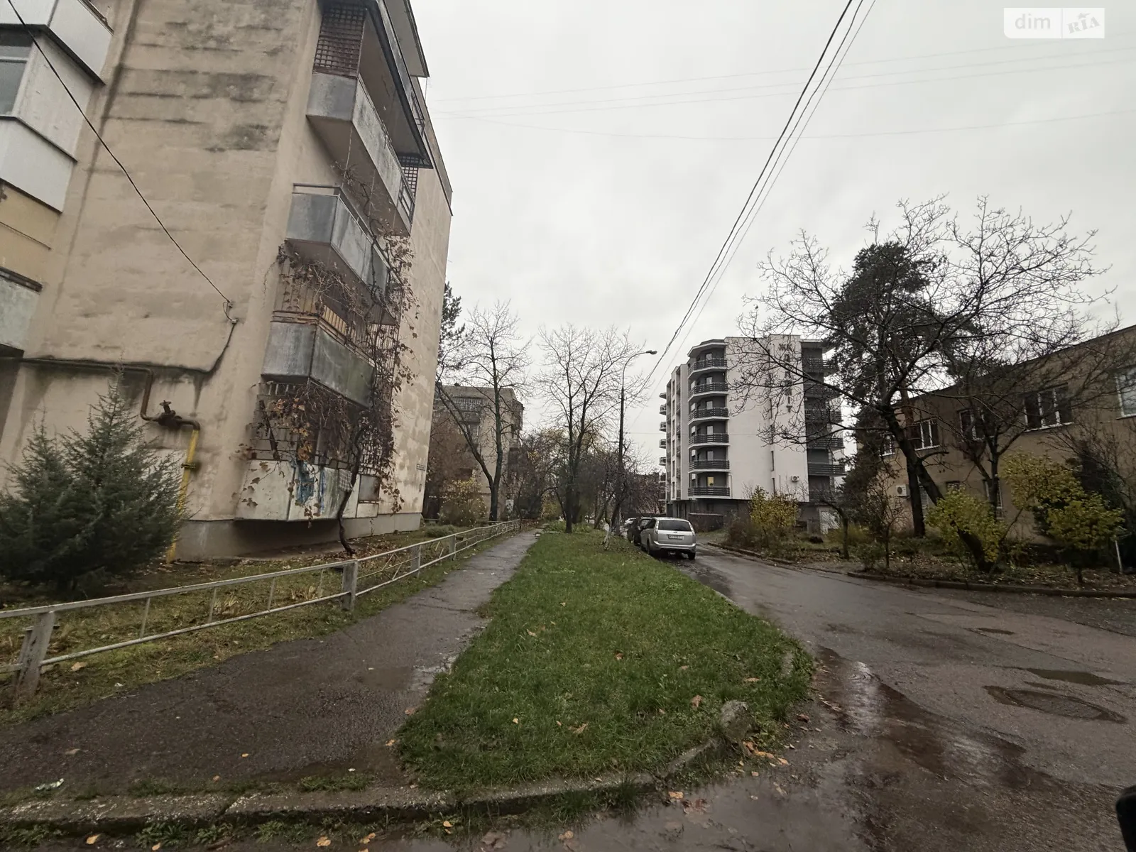 Продается 3-комнатная квартира 68 кв. м в Ужгороде, пер. Университетский - фото 1