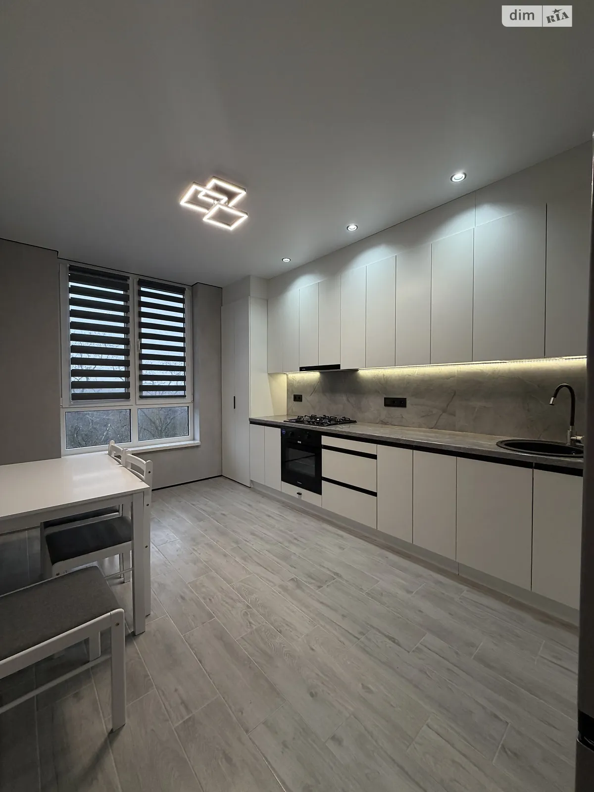 Продается 1-комнатная квартира 37 кв. м в Буче, ул. Князя Владимира Великого, 14  - фото 1