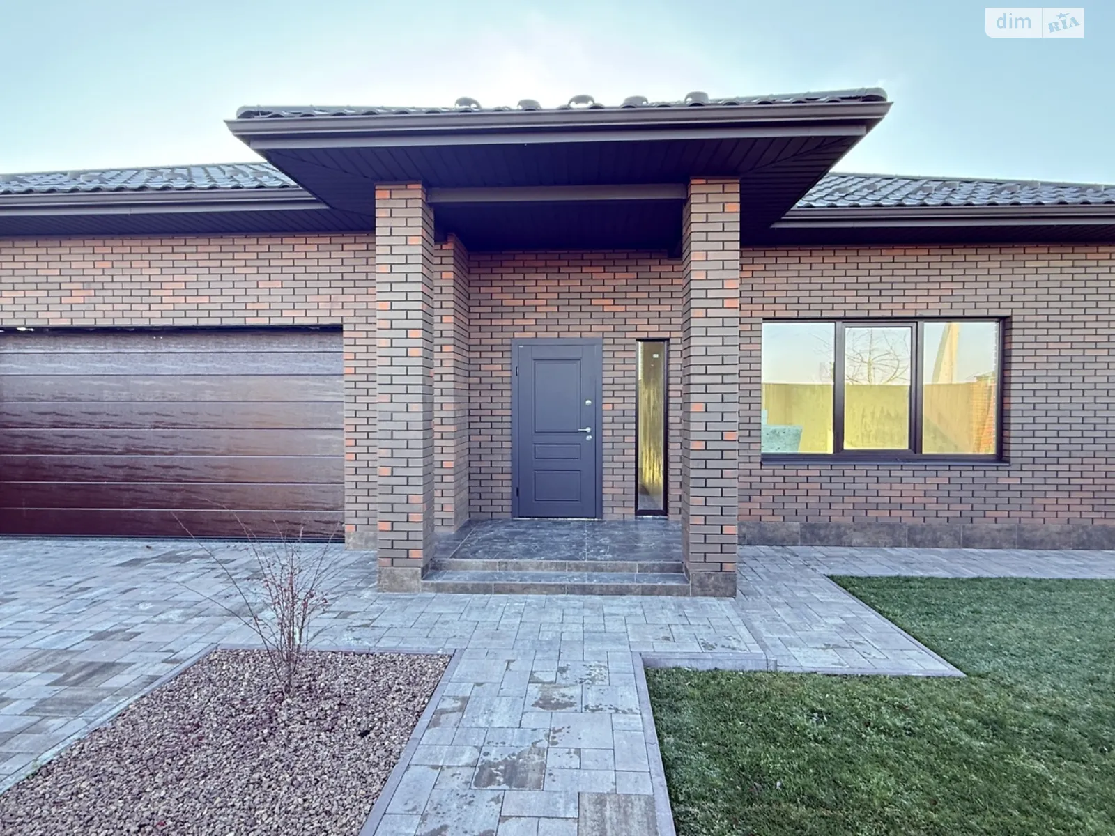 Продается одноэтажный дом 200 кв. м с бассейном, цена: 170000 $ - фото 1