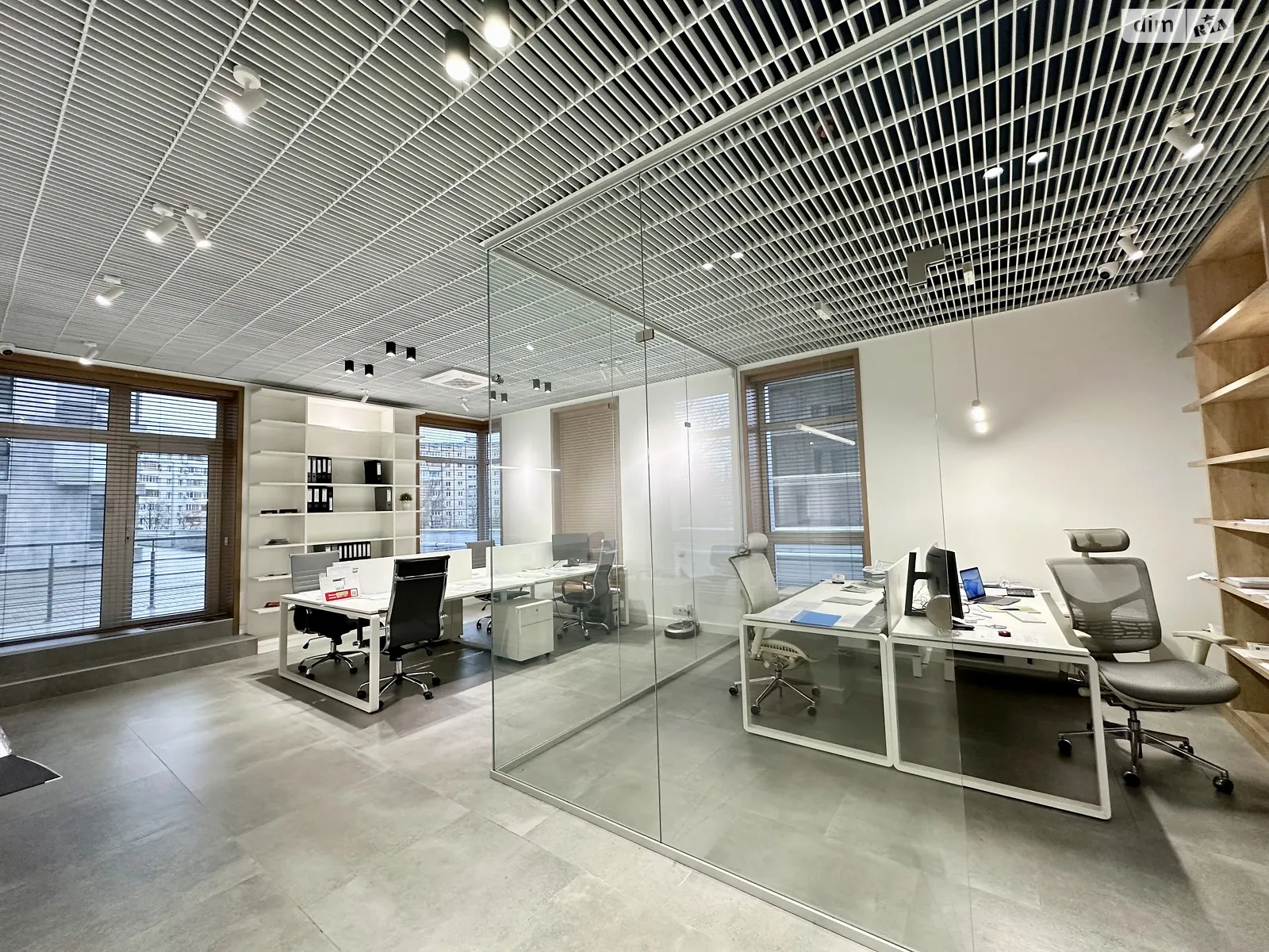 Продается офис 50.5 кв. м в бизнес-центре, цена: 75000 $ - фото 1