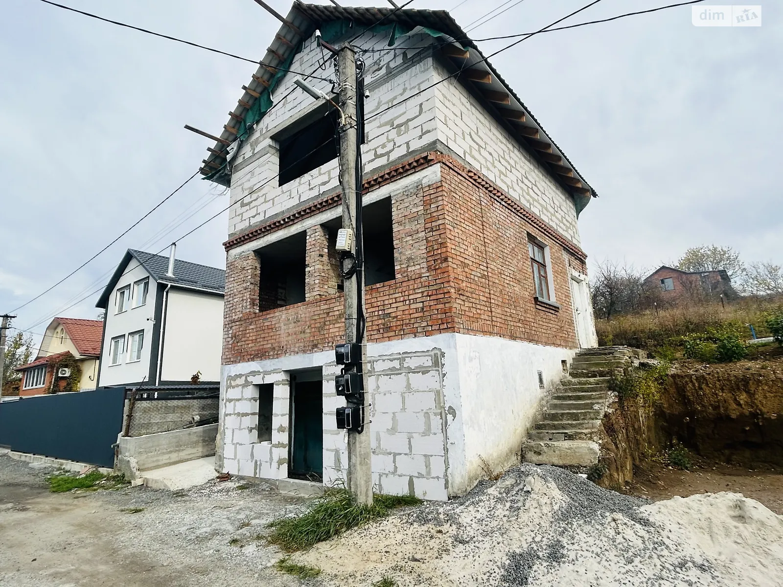 Продается дом на 3 этажа 120 кв. м с баней/сауной, цена: 56500 $ - фото 1