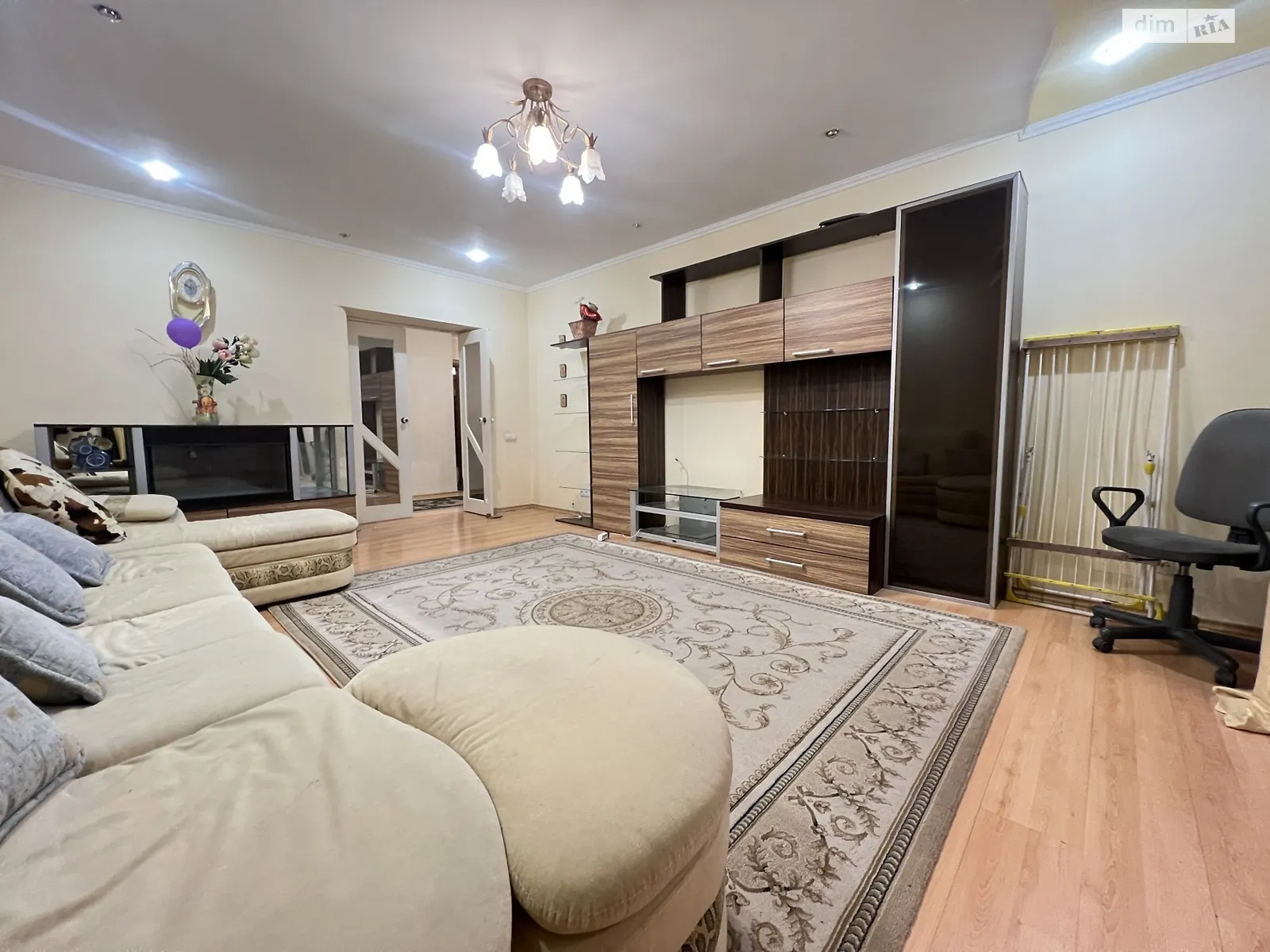 2-комнатная квартира 76 кв. м в Тернополе, ул. Довженко Александра - фото 1