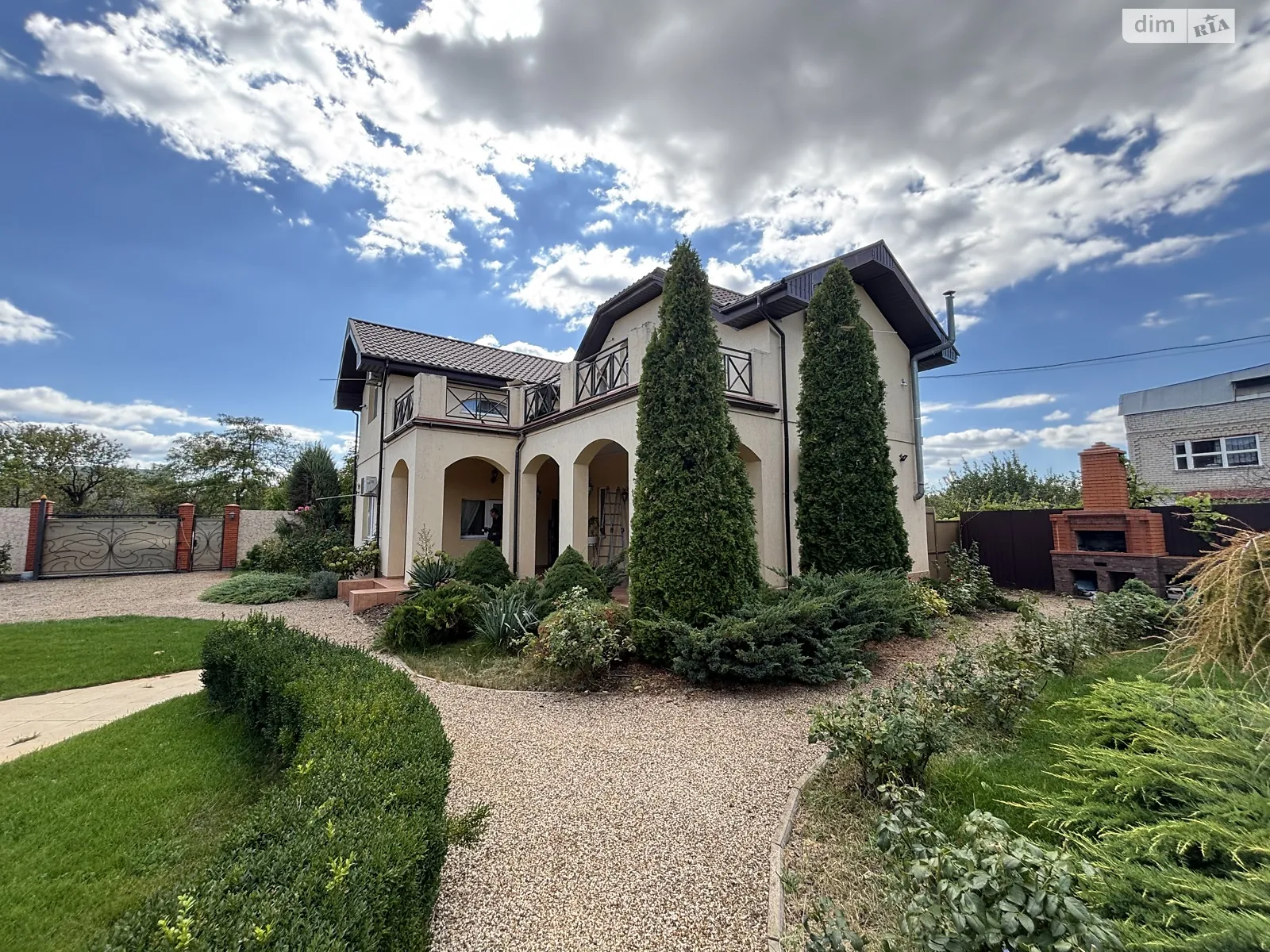 Продается дом на 2 этажа 220 кв. м с баней/сауной, цена: 145000 $ - фото 1