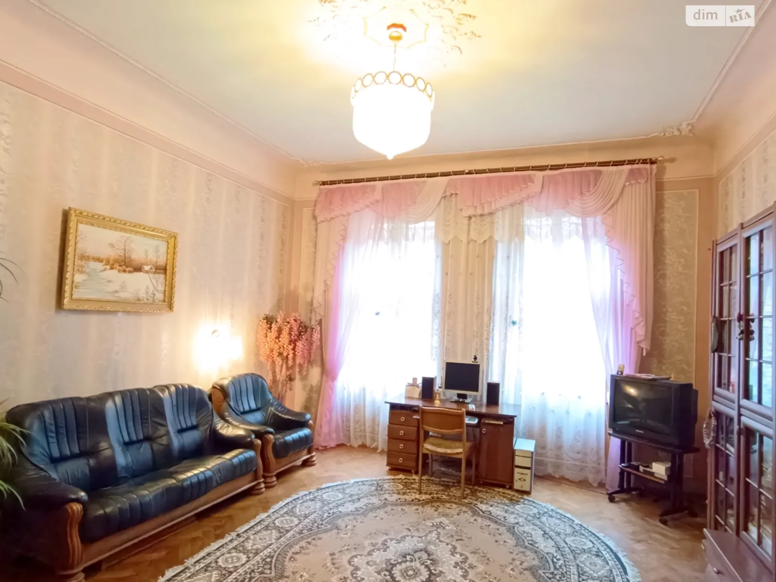 Продается 4-комнатная квартира 132.4 кв. м в Черновцах, ул. Грушевского Михаила - фото 1