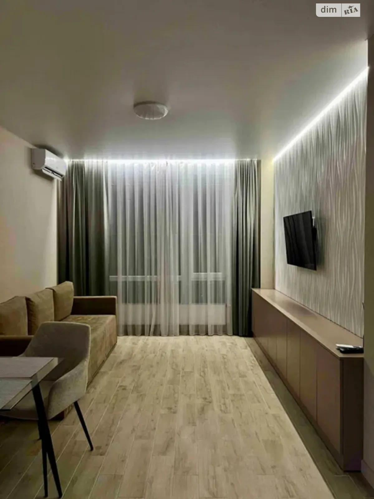 Продается 2-комнатная квартира 84 кв. м в Киеве, ул. Князя Романа Мстиславича(Генерала Жмаченко), 26 - фото 1