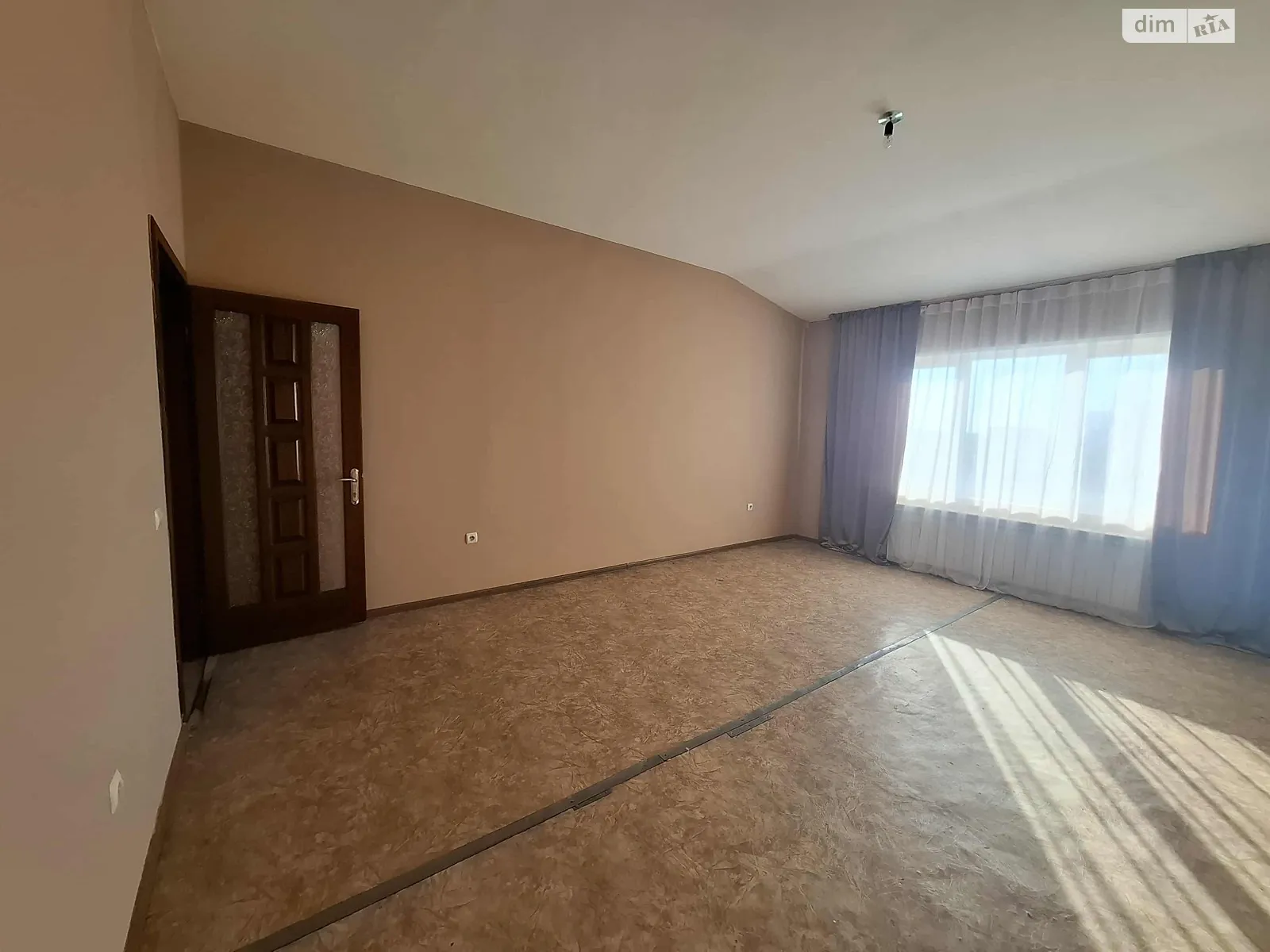 Продается 3-комнатная квартира 82 кв. м в Ровно, ул. Степана Демьянчука - фото 1