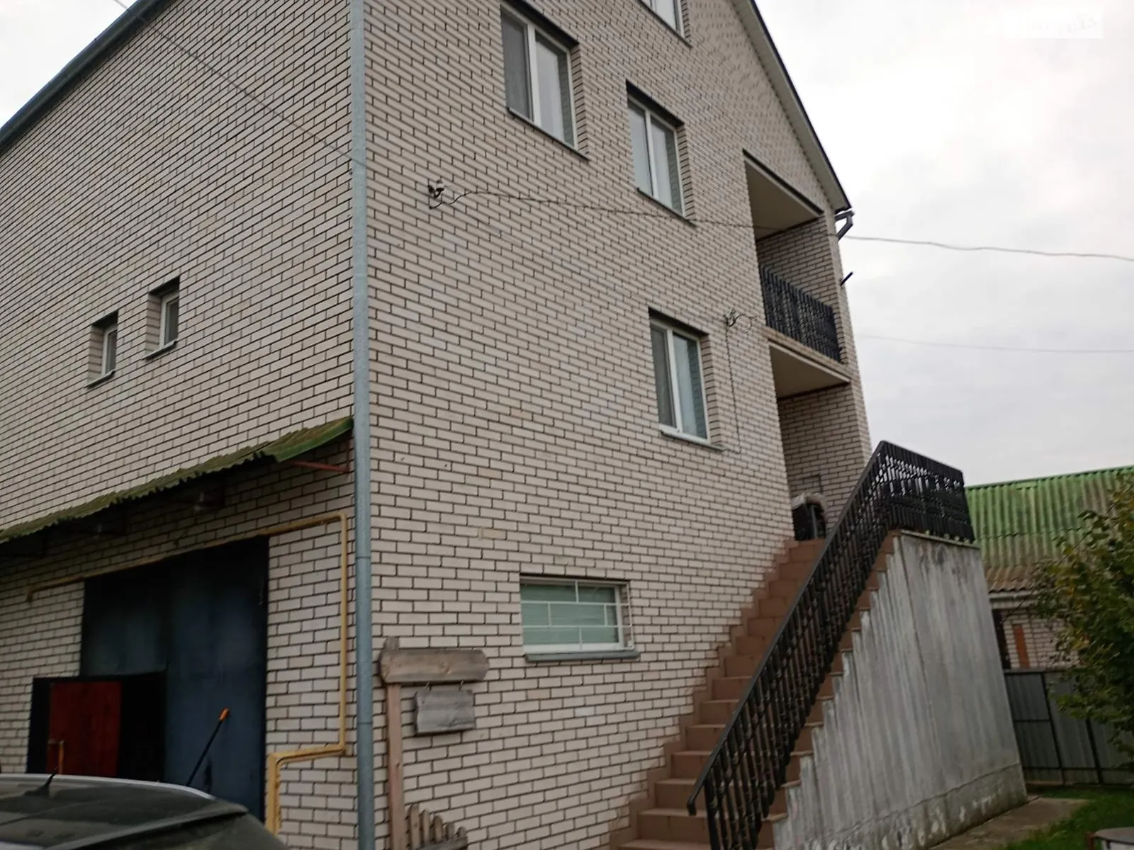 Продается дом на 3 этажа 180.4 кв. м с террасой, цена: 135000 $ - фото 1