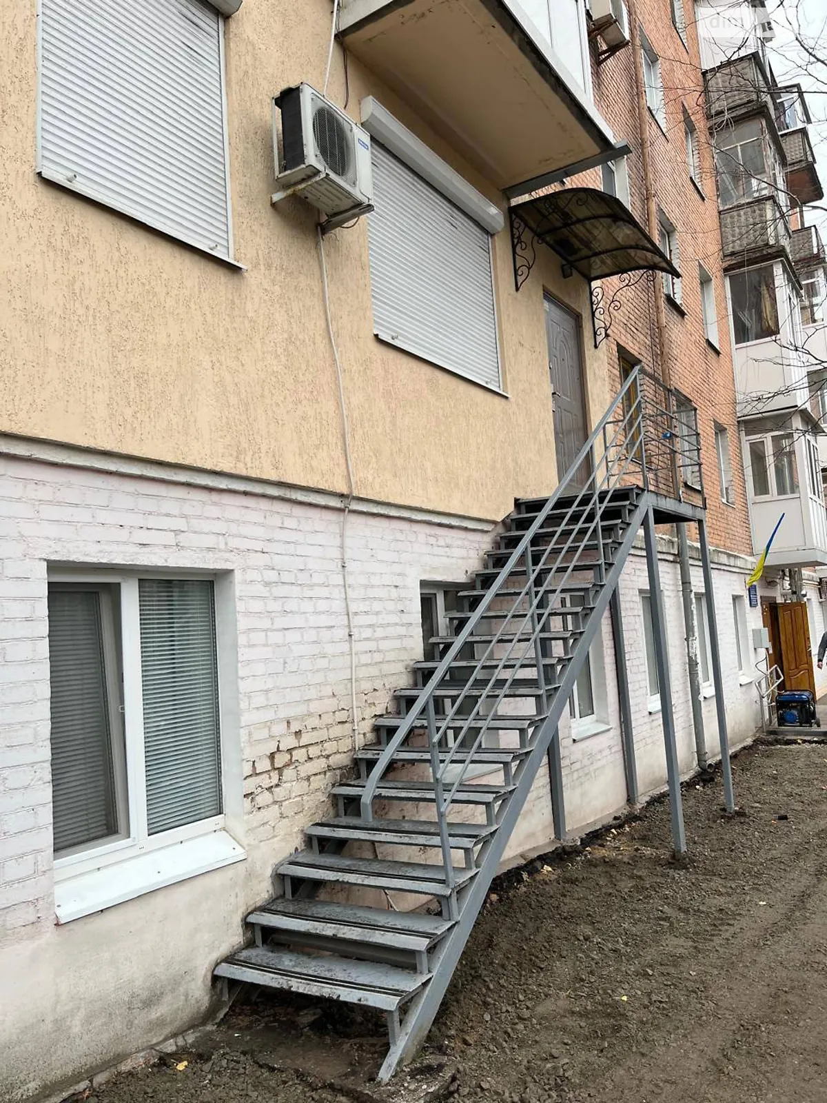Продается офис 46 кв. м в бизнес-центре, цена: 55000 $ - фото 1
