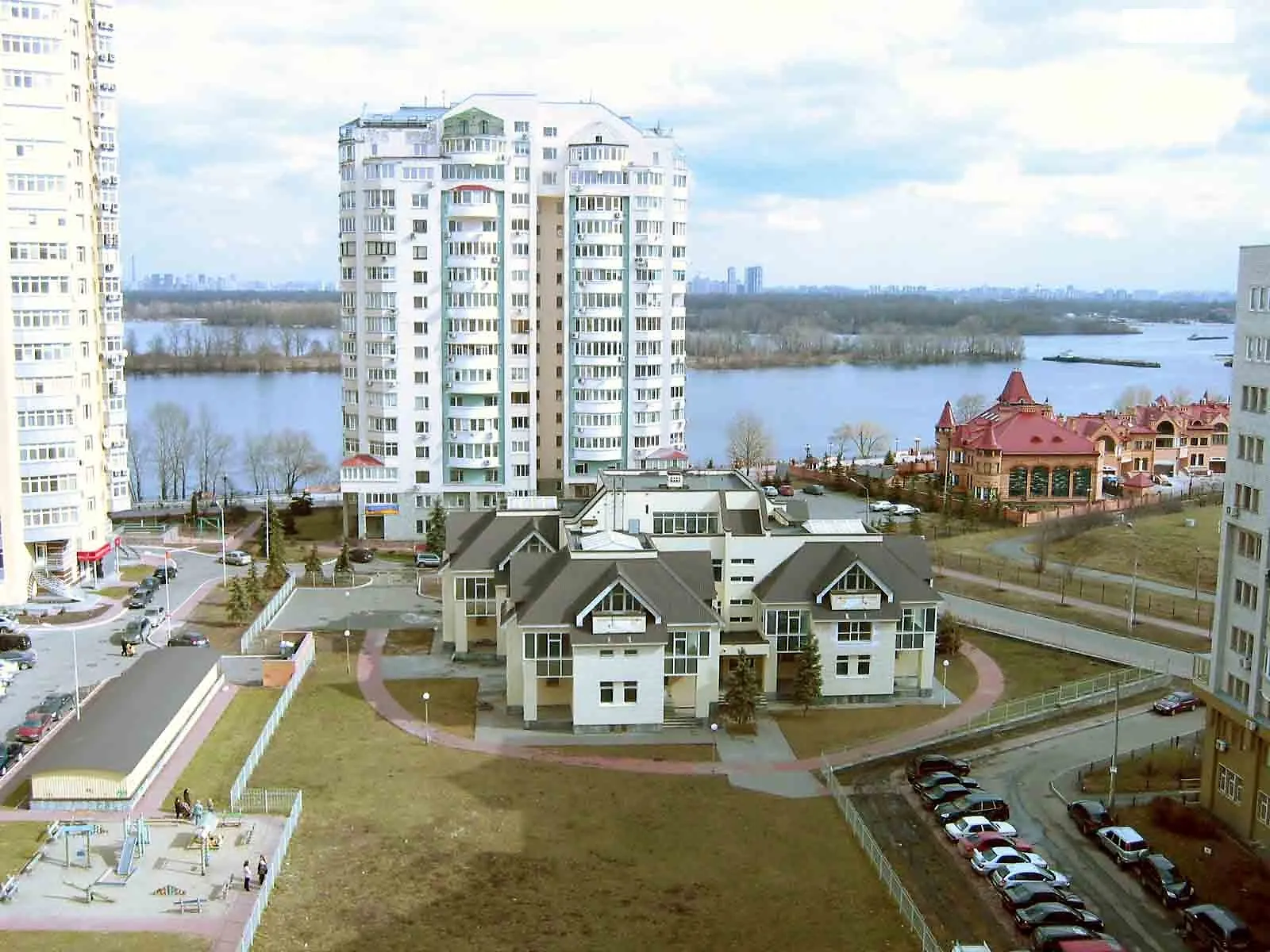 Сдается в аренду 3-комнатная квартира 95 кв. м в Киеве, просп. Владимира Ивасюка, 12Г/2 - фото 1