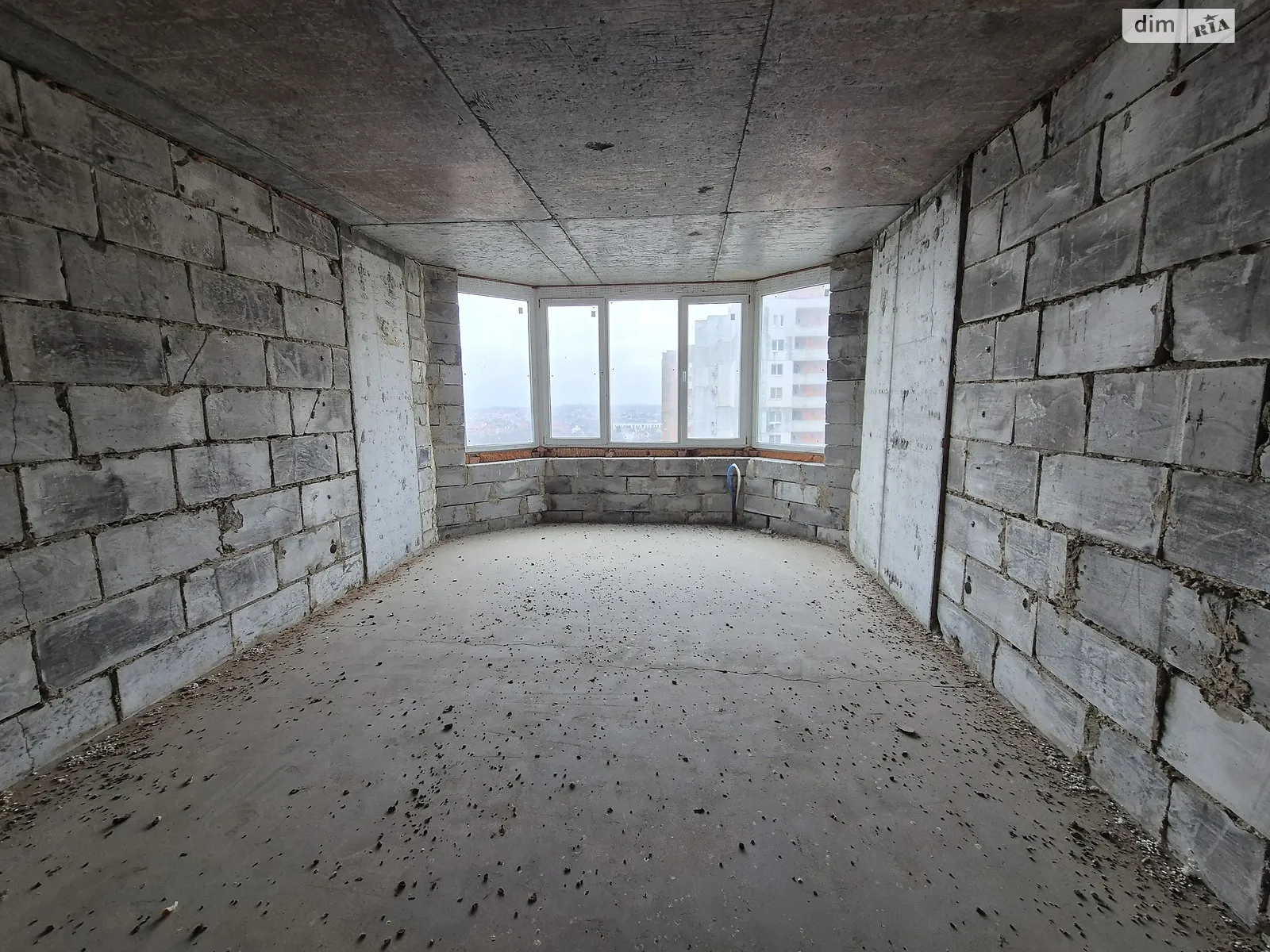 Продается 2-комнатная квартира 79.2 кв. м в Черноморске, ул. Парусная - фото 1