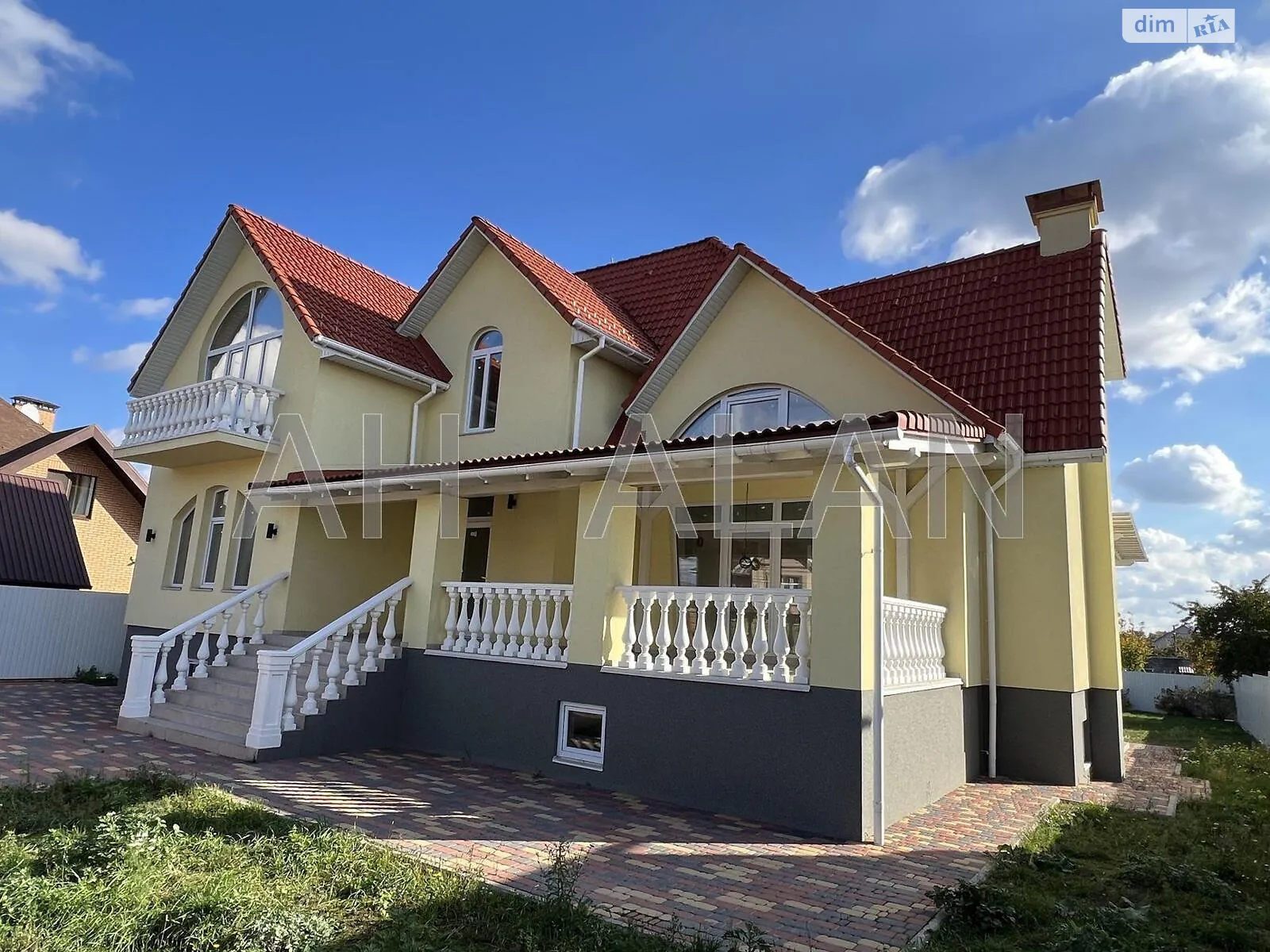 Продается дом на 3 этажа 333 кв. м с балконом, цена: 265000 $ - фото 1