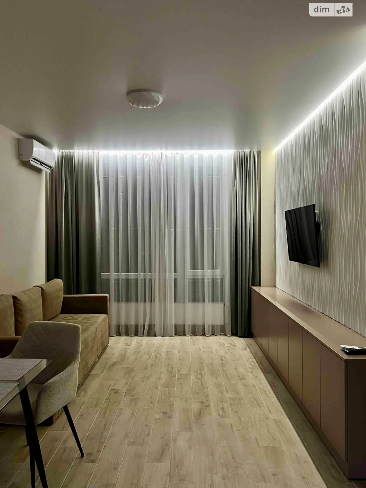 Продается 2-комнатная квартира 84 кв. м в Киеве, ул. Князя Романа Мстиславича(Генерала Жмаченко), 22А - фото 1