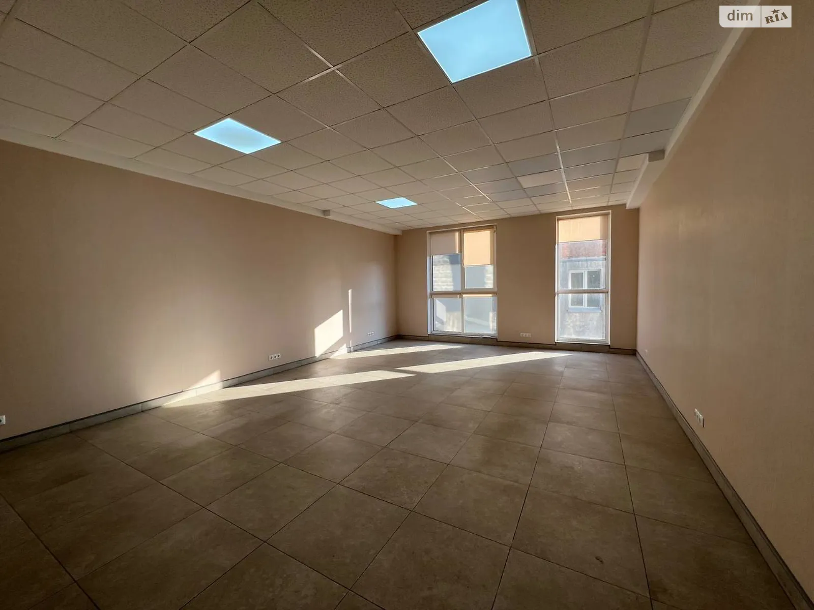 Сдается в аренду помещения свободного назначения 44 кв. м в 5-этажном здании, цена: 11000 грн - фото 1