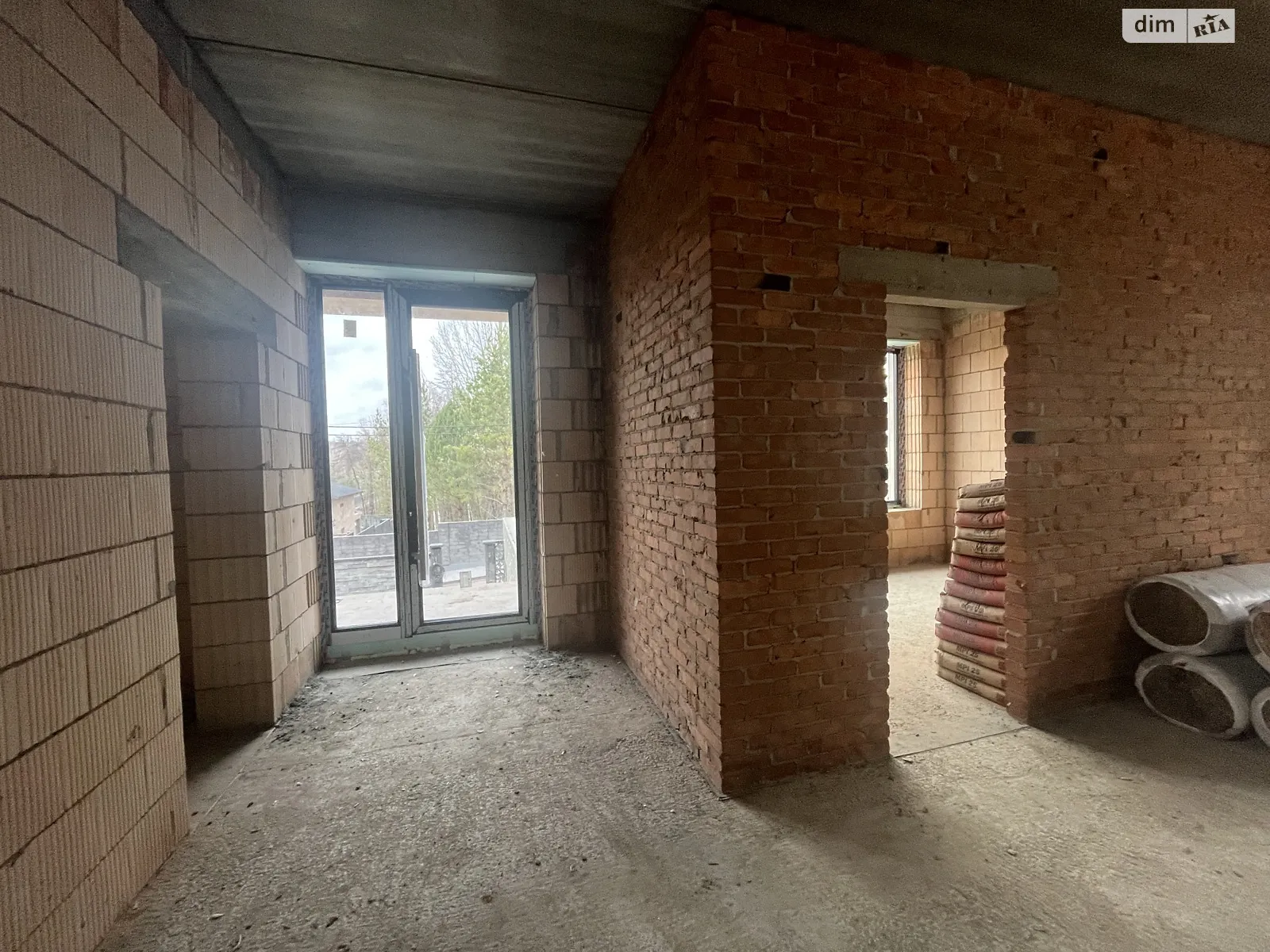 Продается дом на 2 этажа 260 кв. м с камином, цена: 650000 $ - фото 1