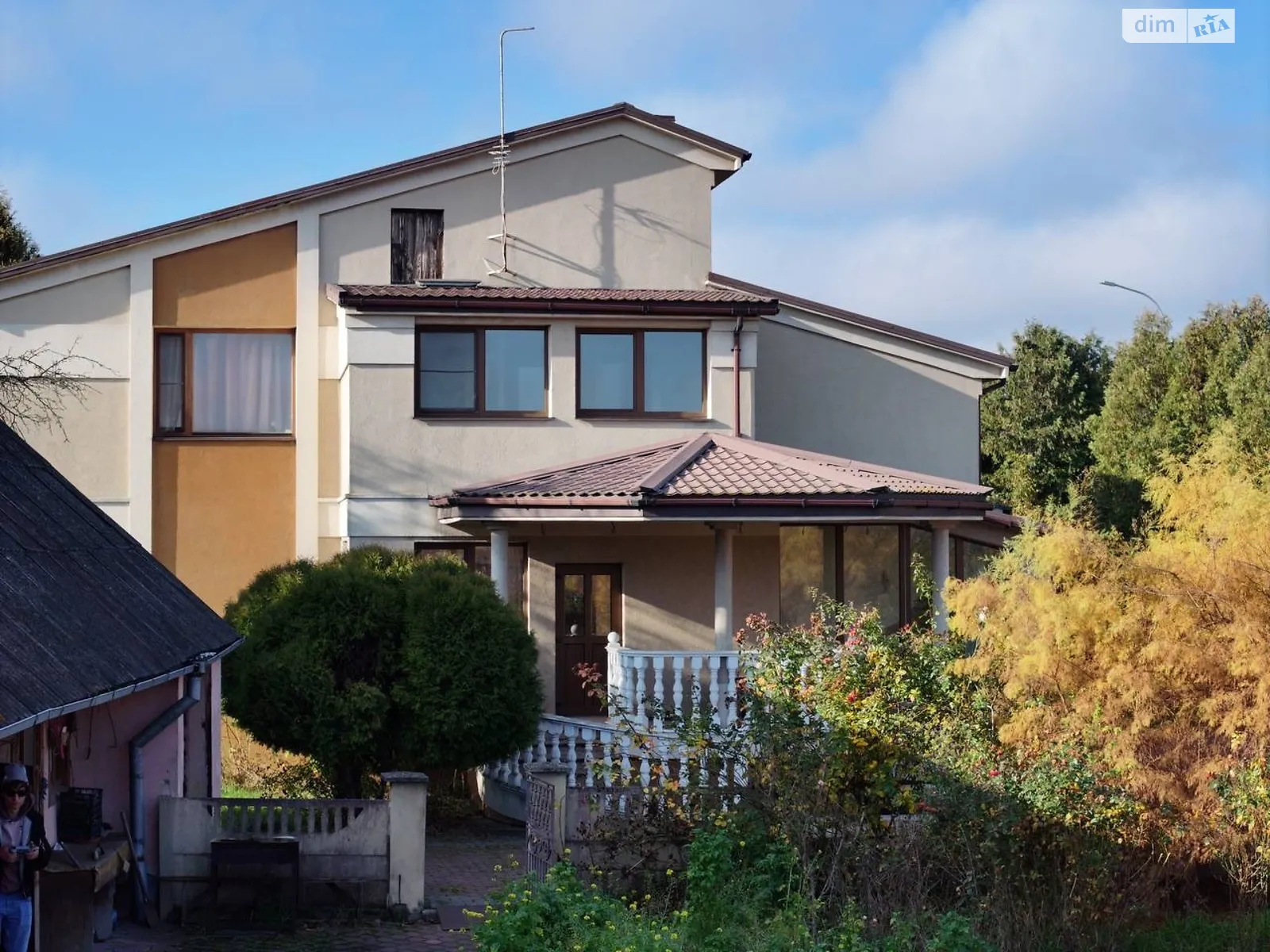 Продается дом на 2 этажа 298 кв. м с камином, цена: 164000 $ - фото 1