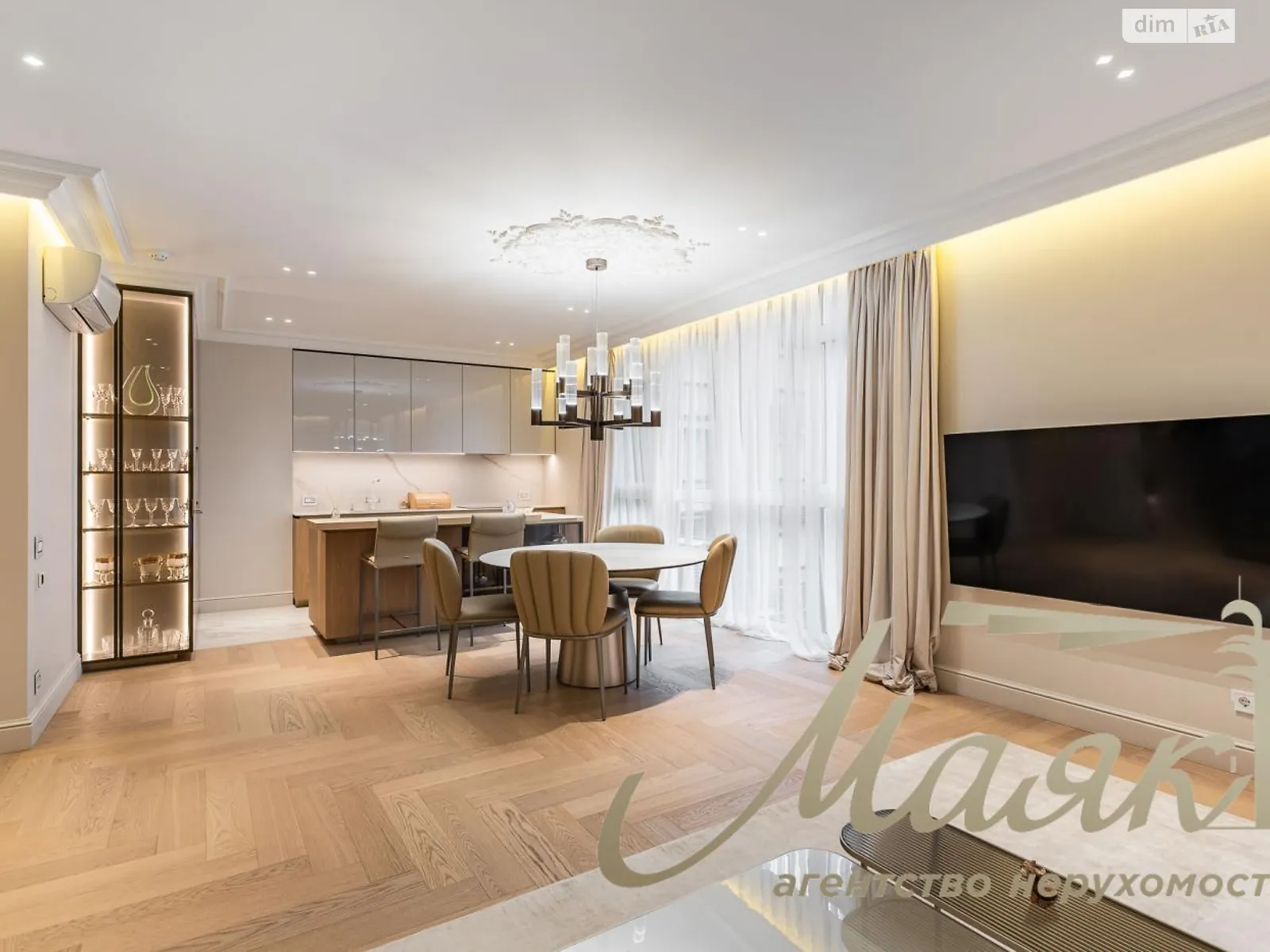 ул. Маккейна Джона Печерский Киев ЖК Французский квартал 2 Дворец Украина - фото 2